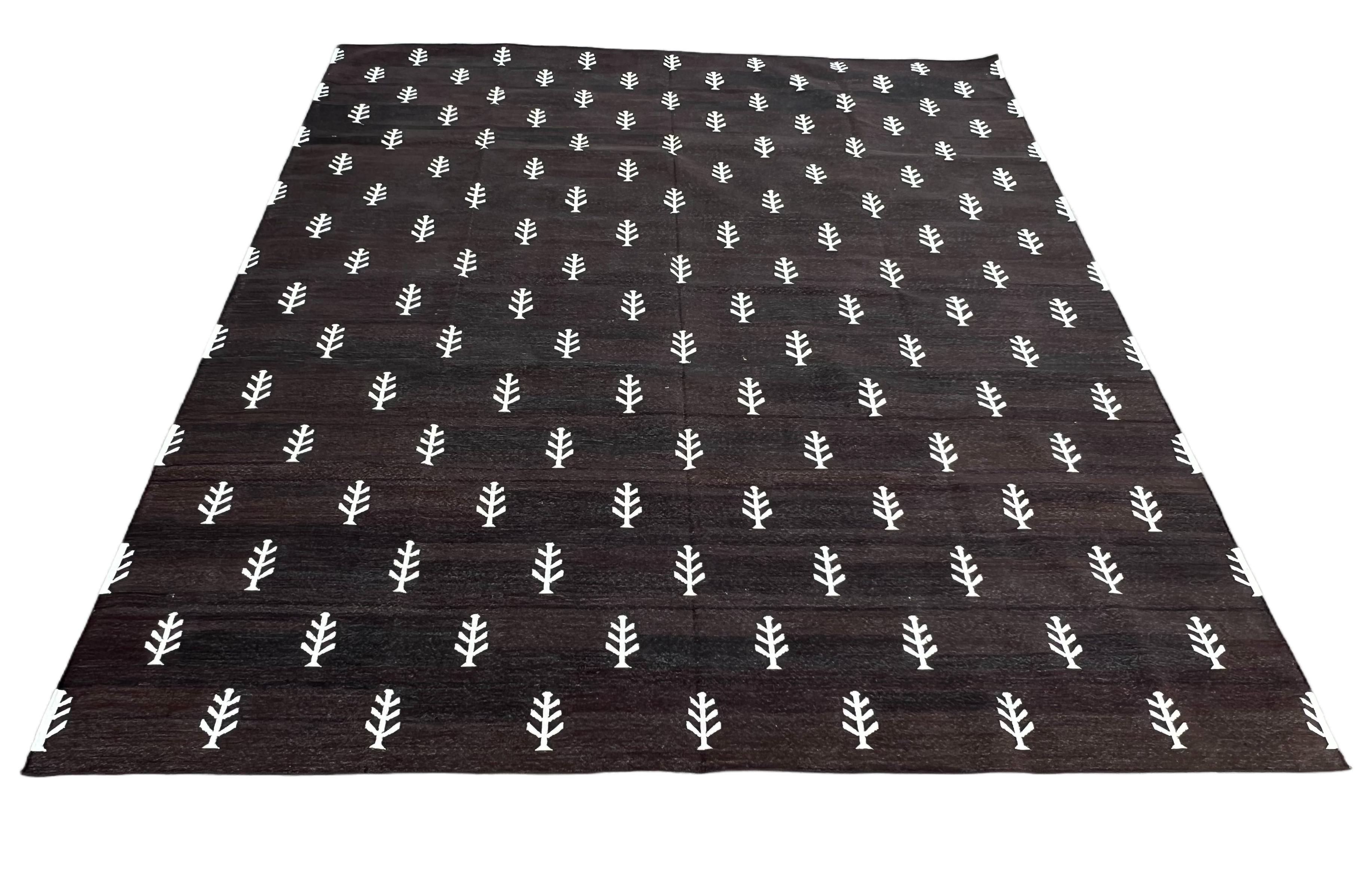 Contemporary Handmade Cotton Area Flat Weave Rug, Brown & White Tree Patterned Indian Dhurrie For Sale