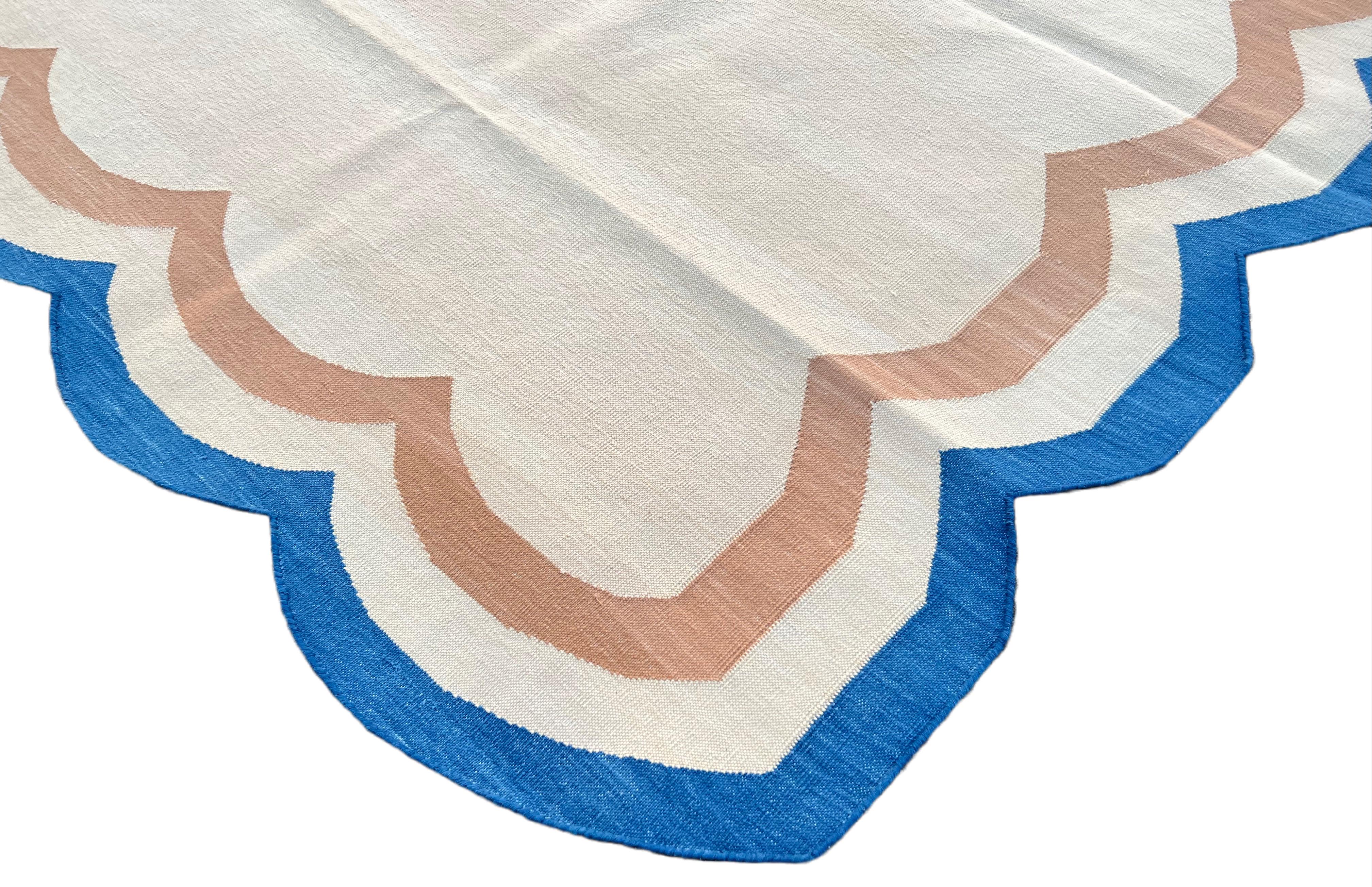 Hand-Woven Handmade Cotton Area Flat Weave Rug, Cream And Blue Scalloped Indian Dhurrie Rug For Sale