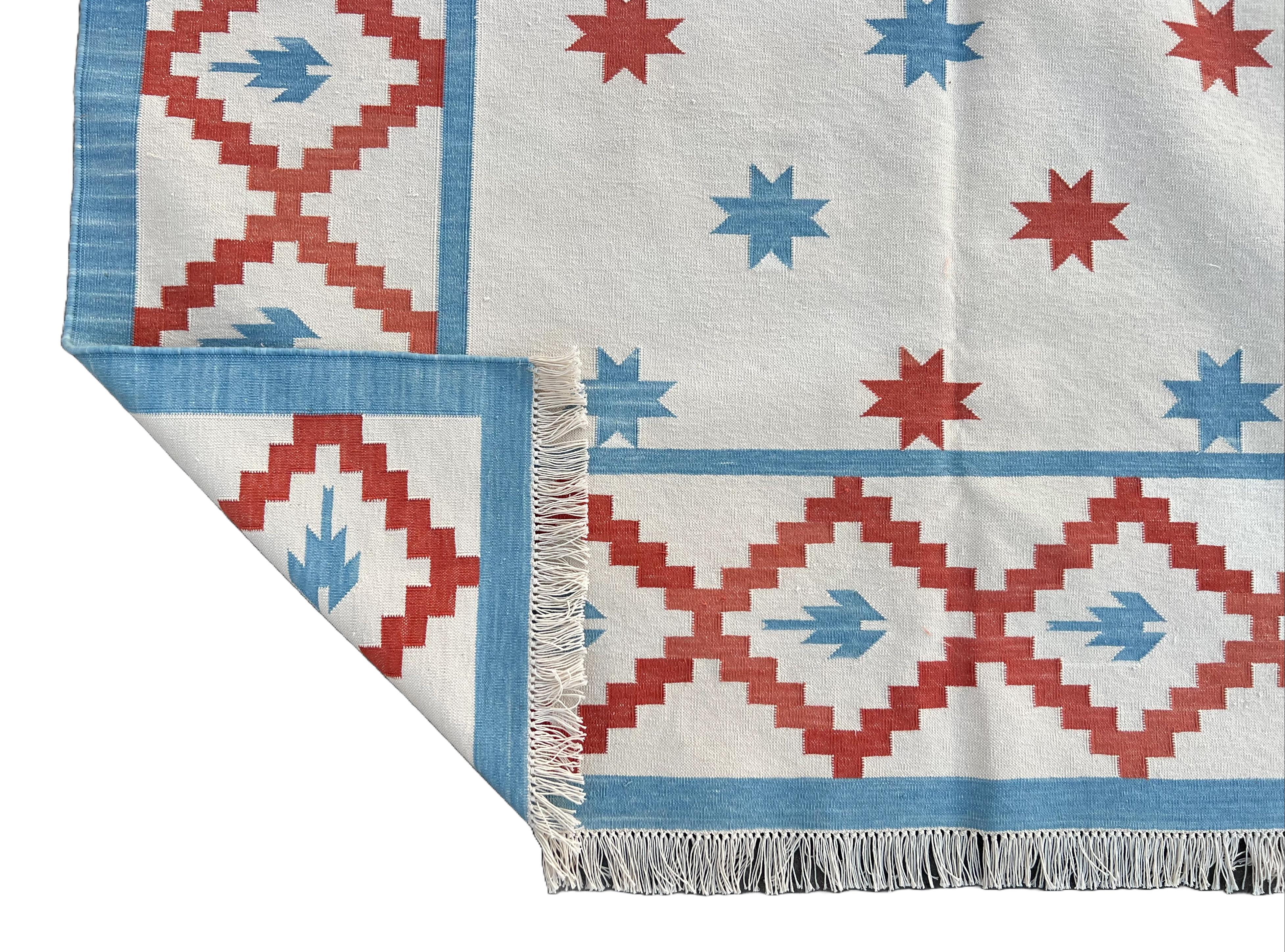 Handmade Cotton Area Flat Weave Rug, Cream And Red Indian Star Geometric Dhurrie For Sale 3