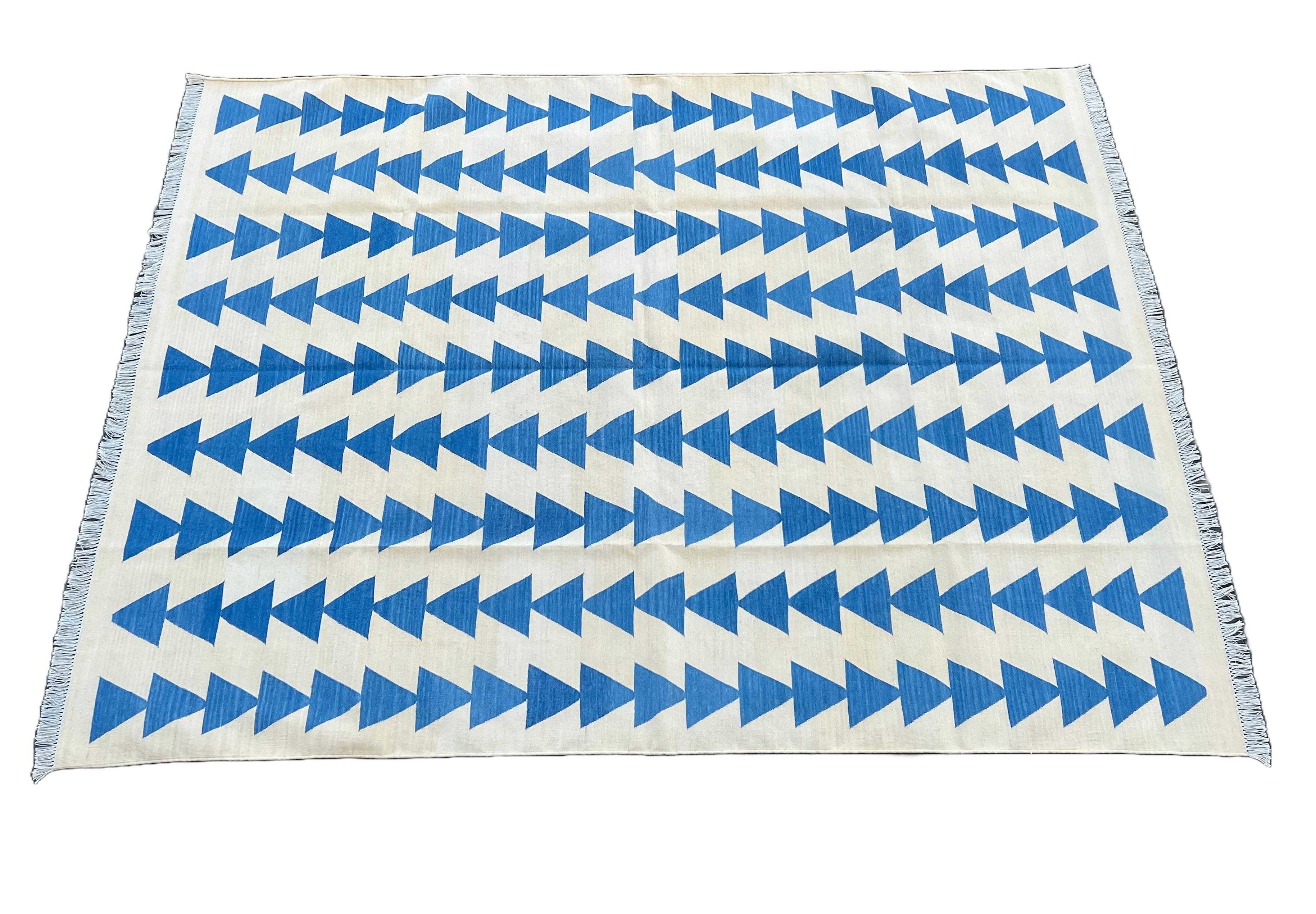 Handmade Cotton Area Flat Weave Rug, Cream & Blue Pyramid Checked Indian Dhurrie For Sale 4
