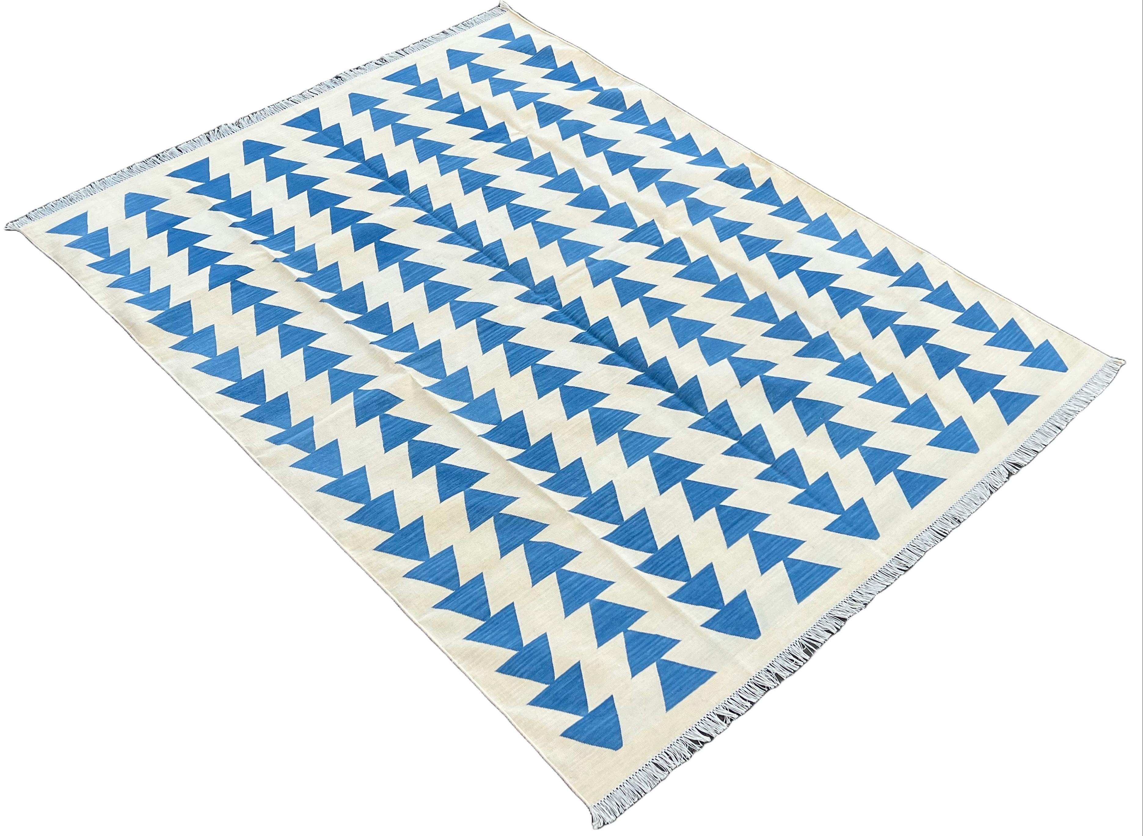Handmade Cotton Area Flat Weave Rug, Cream & Blue Pyramid Checked Indian Dhurrie For Sale 5