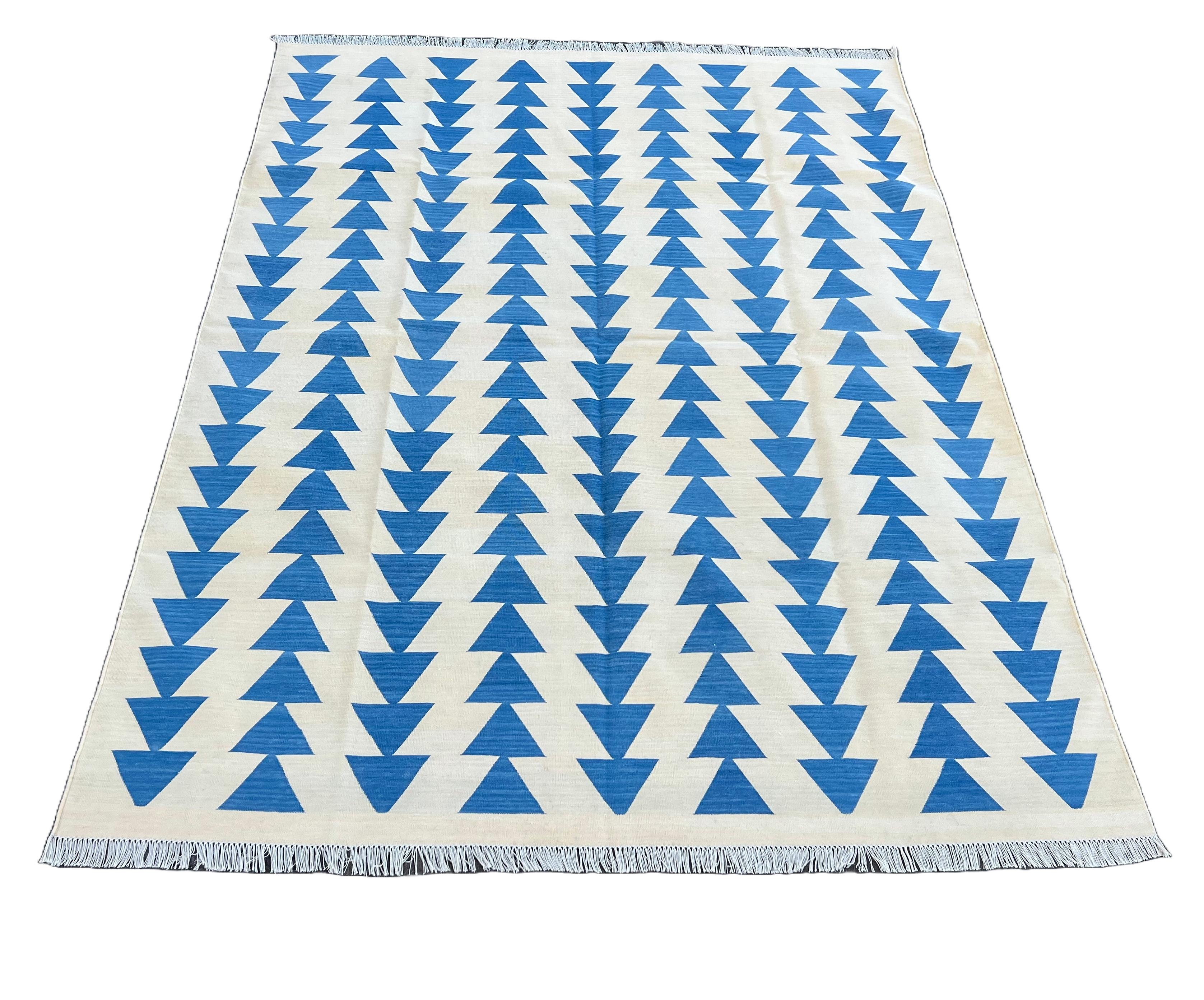 Contemporary Handmade Cotton Area Flat Weave Rug, Cream & Blue Pyramid Checked Indian Dhurrie For Sale