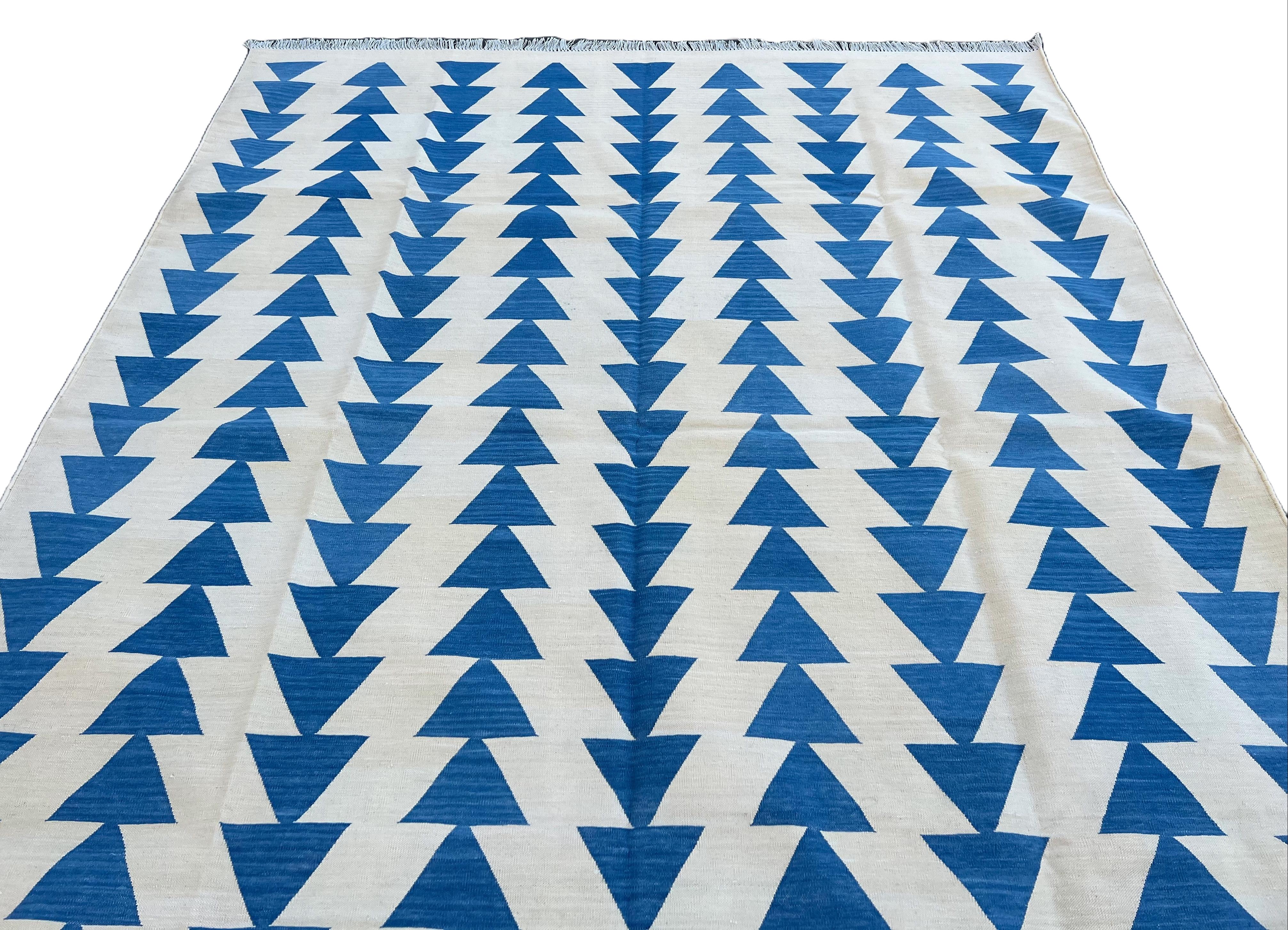 Handmade Cotton Area Flat Weave Rug, Cream & Blue Pyramid Checked Indian Dhurrie For Sale 1