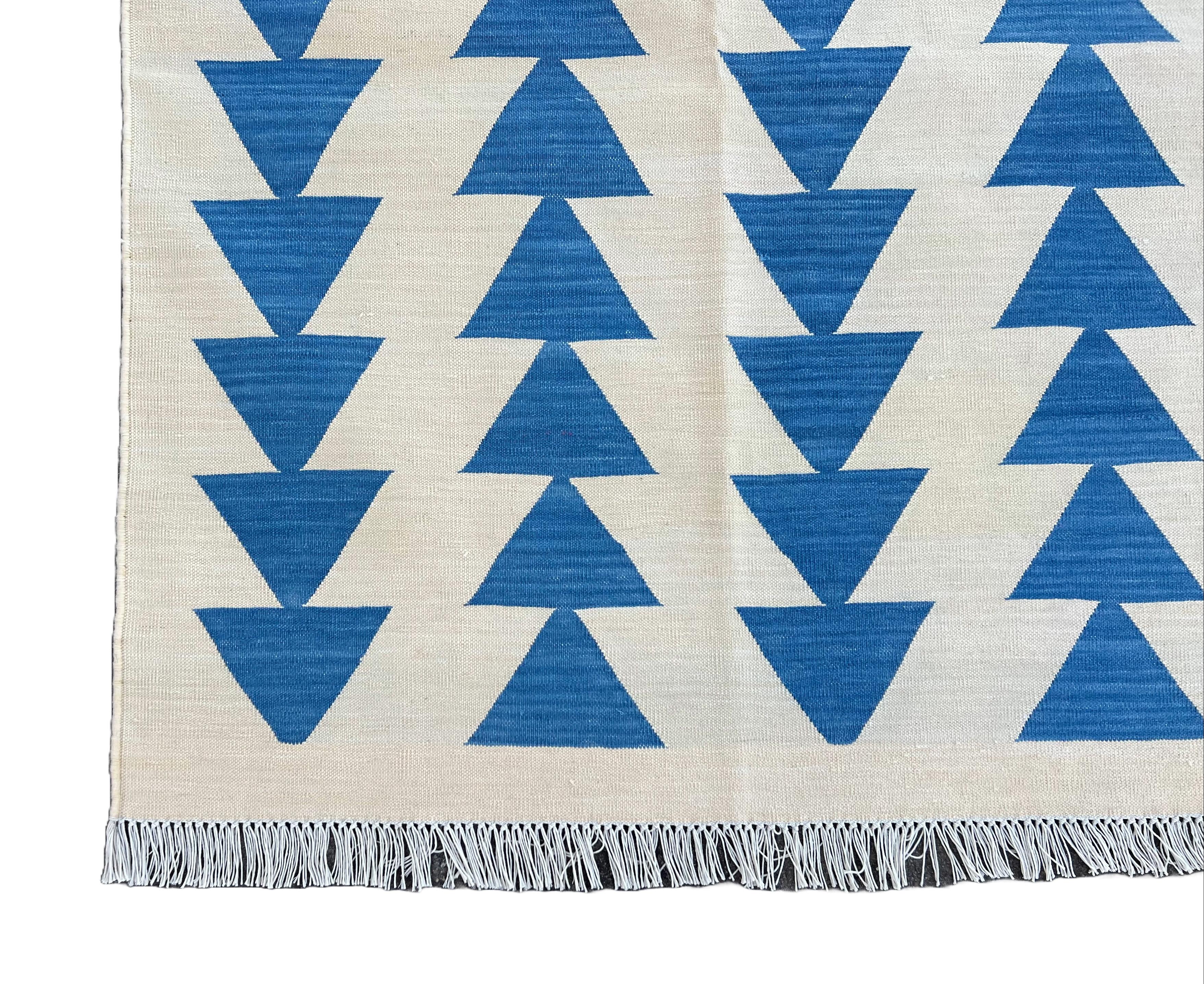 Handmade Cotton Area Flat Weave Rug, Cream & Blue Pyramid Checked Indian Dhurrie For Sale 2