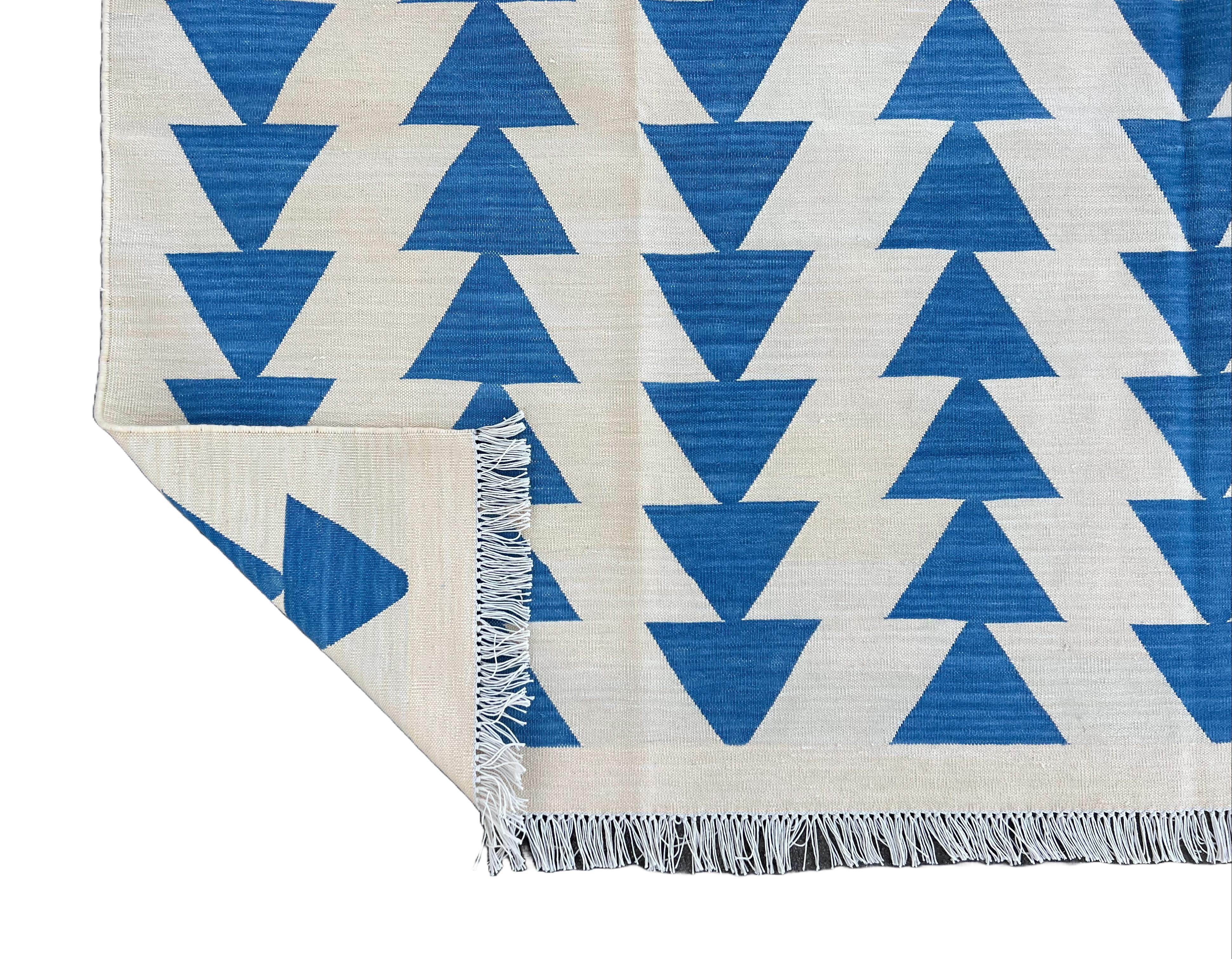 Handmade Cotton Area Flat Weave Rug, Cream & Blue Pyramid Checked Indian Dhurrie For Sale 3
