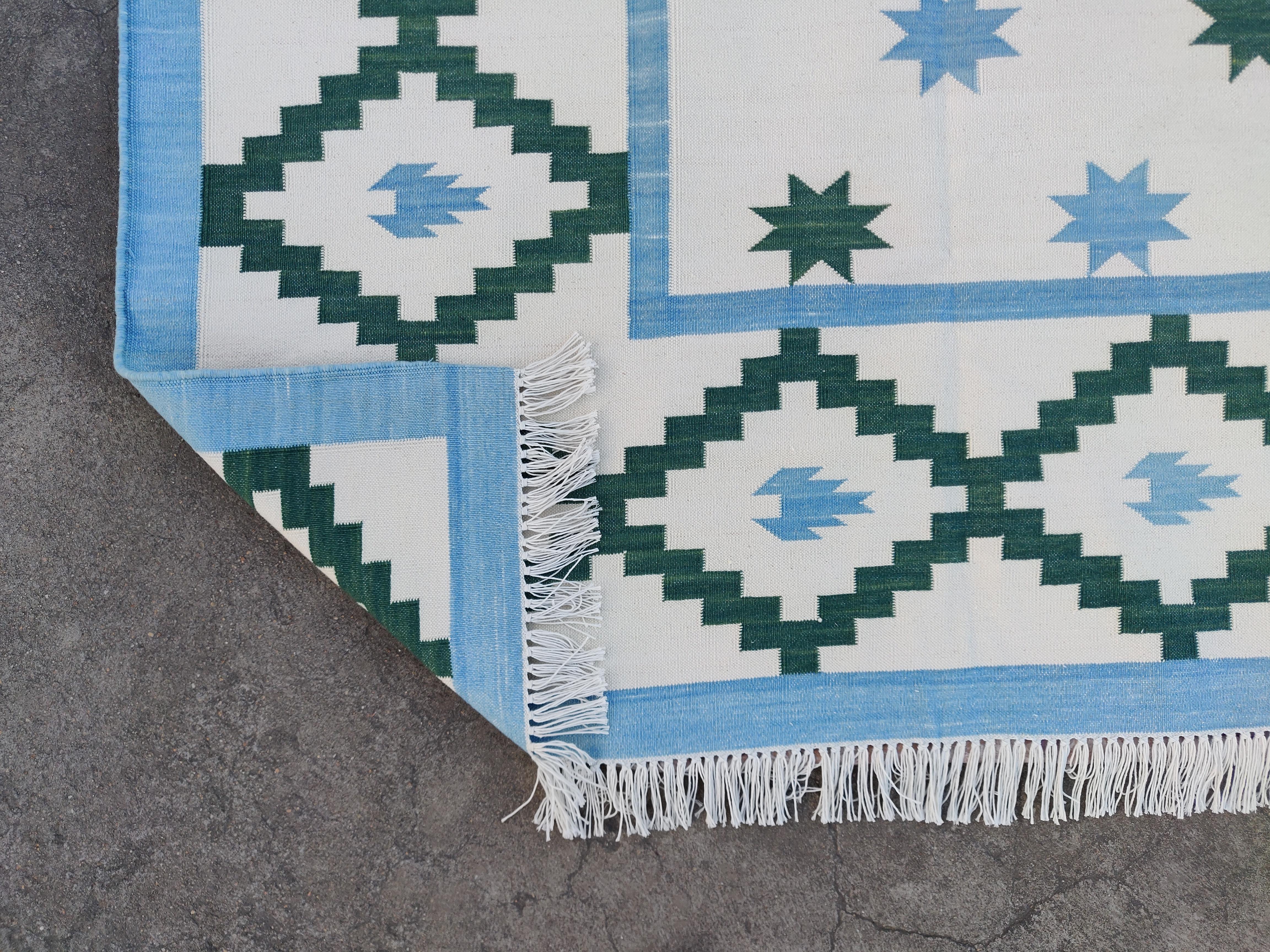 Handgefertigter Flachgewebe-Teppich aus Baumwolle, cremefarben und blau mit Sternmuster, indischer Dhurrie (21. Jahrhundert und zeitgenössisch) im Angebot