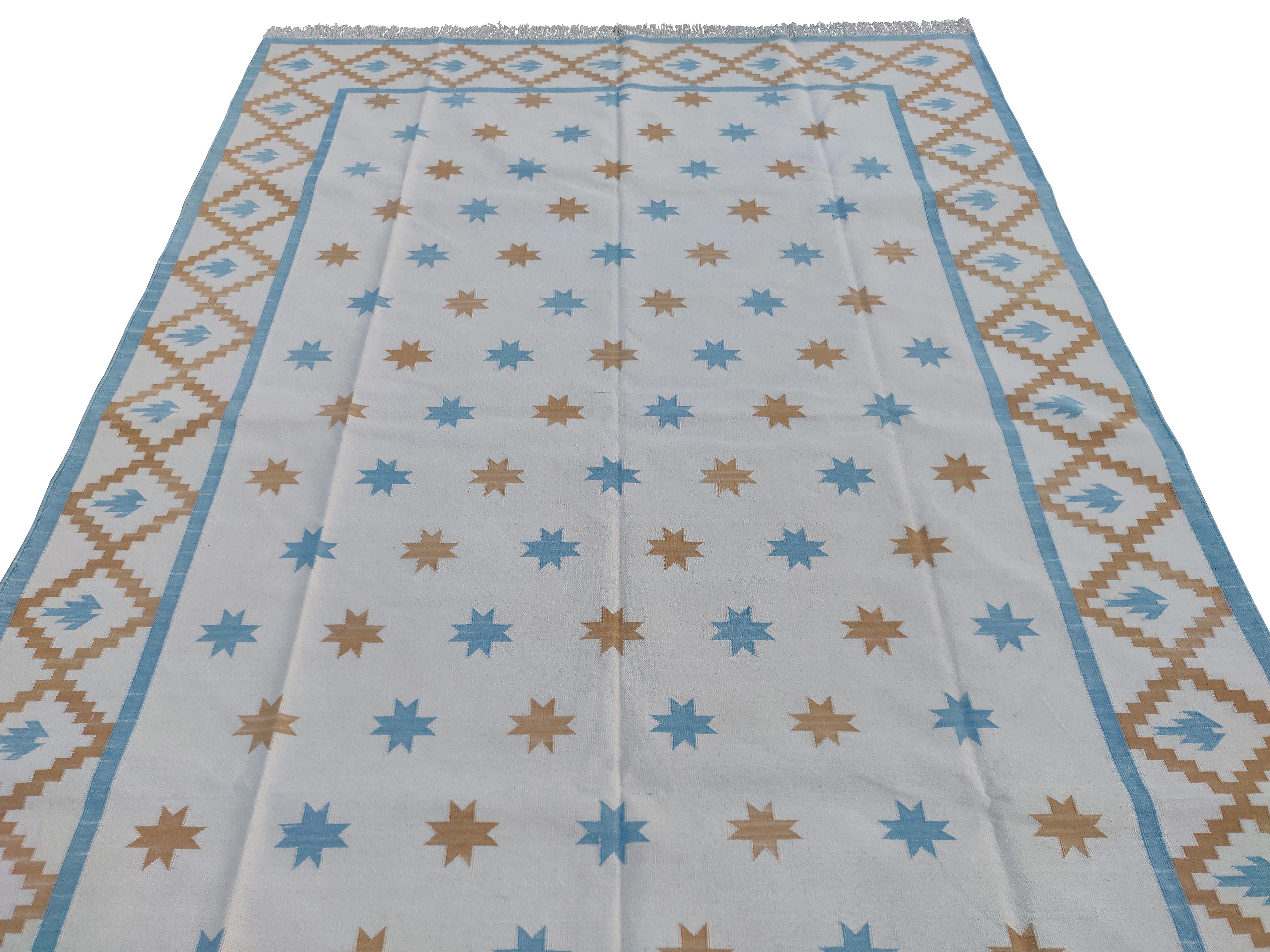 Handgefertigter Flachgewebe-Teppich aus Baumwolle, Creme, Hellbraun, Tan, Blauer indischer Stern, Indischer Dhurrie (21. Jahrhundert und zeitgenössisch) im Angebot