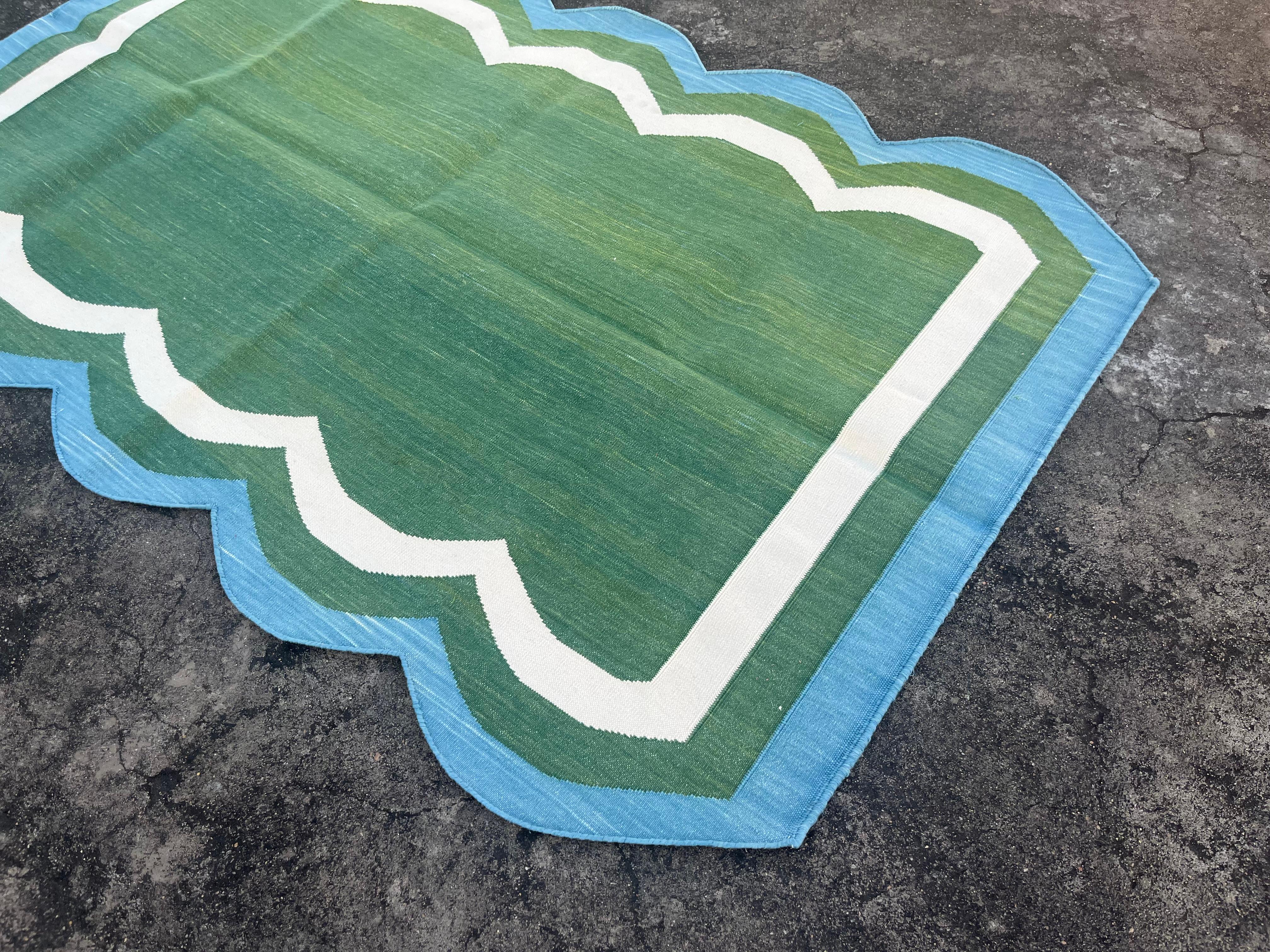 Handmade Cotton Area Flat Weave Rug, Green And Sky Blue Scalloped Indian Dhurrie In New Condition For Sale In Jaipur, IN