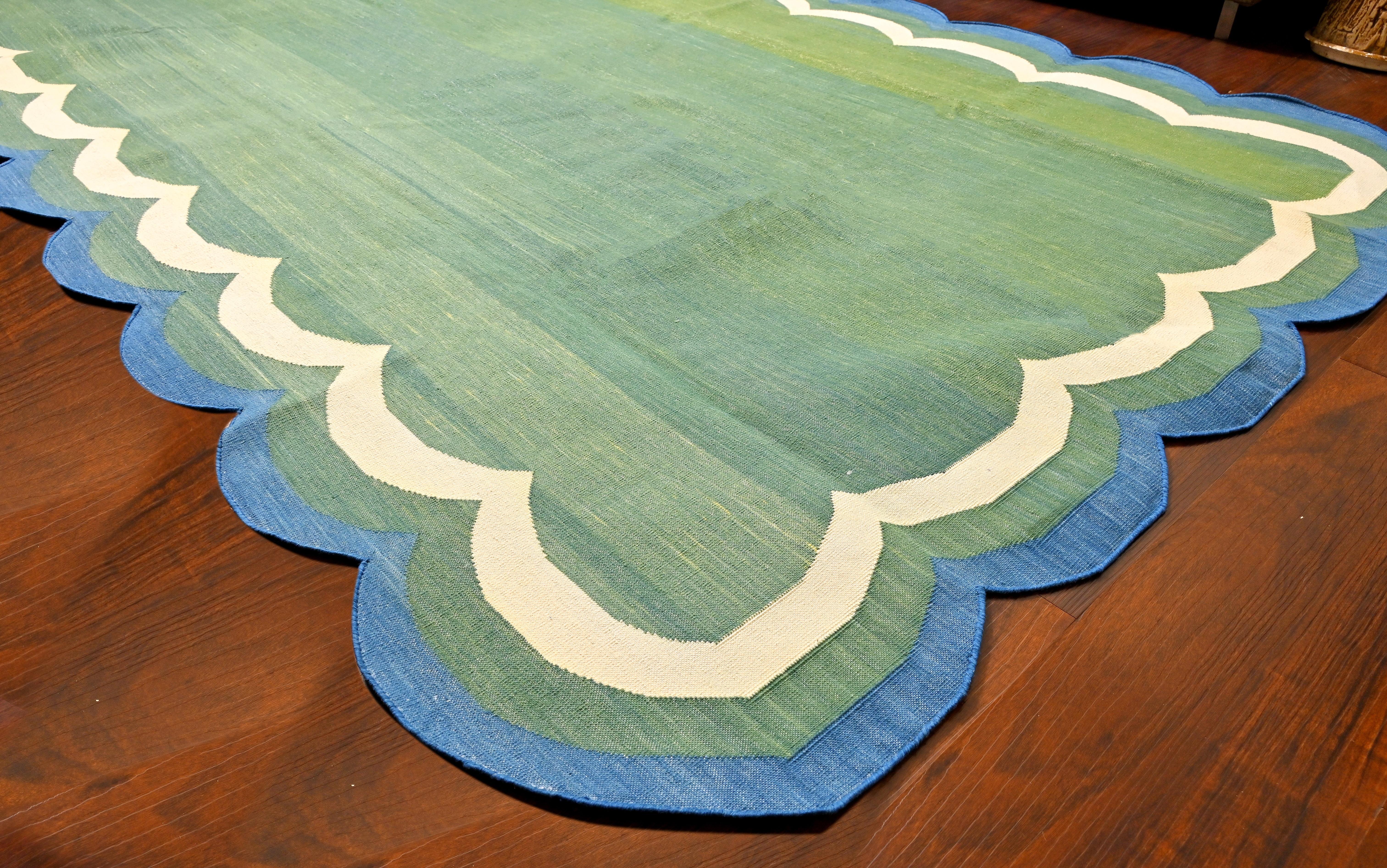 Handmade Cotton Area Flat Weave Rug, Green And Teal Blue Scallop Indian Dhurrie In New Condition For Sale In Jaipur, IN