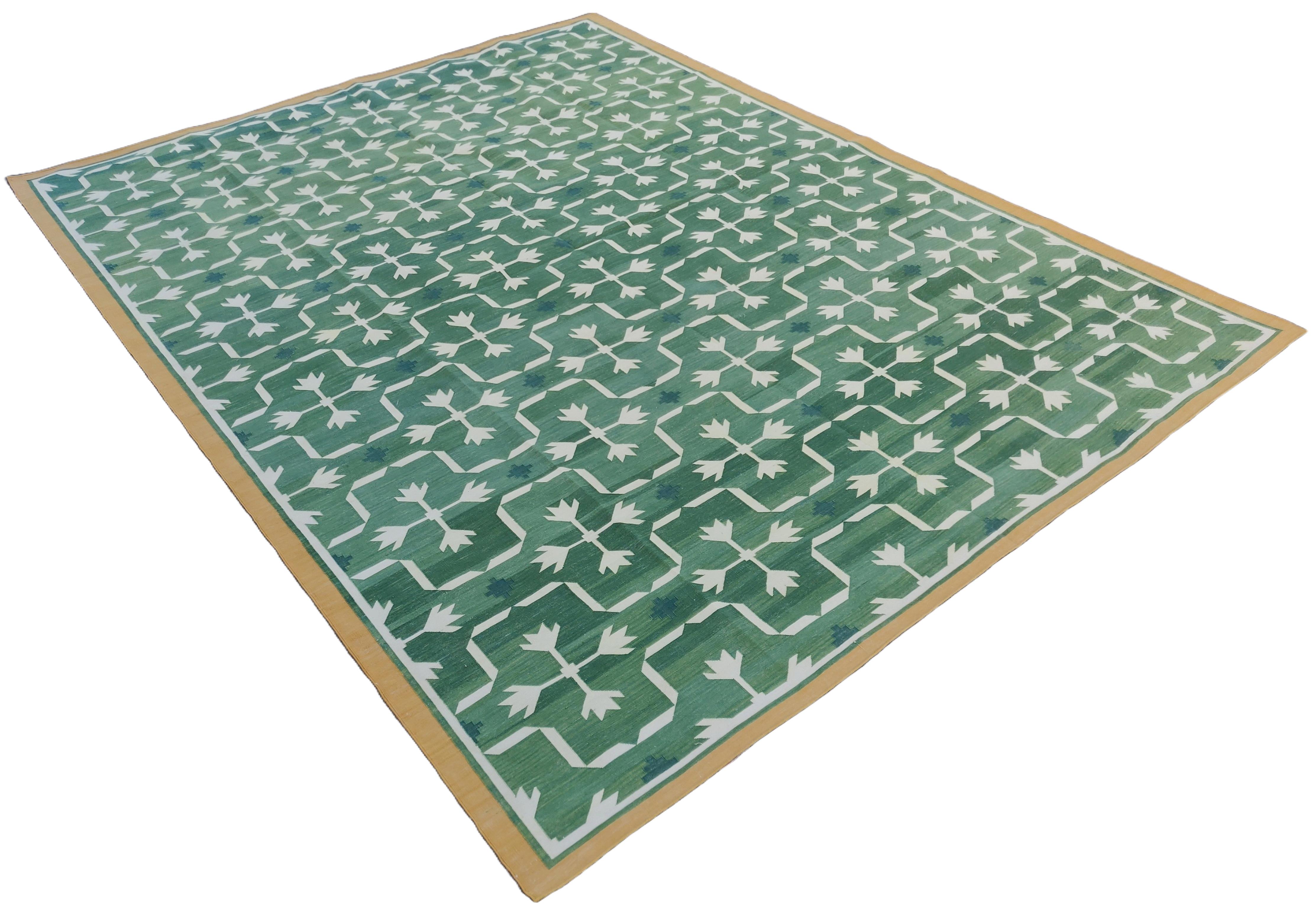 Tapis de sol en coton tissé à plat, vert et blanc, motif de feuilles, Inde Dhurrie Neuf - En vente à Jaipur, IN