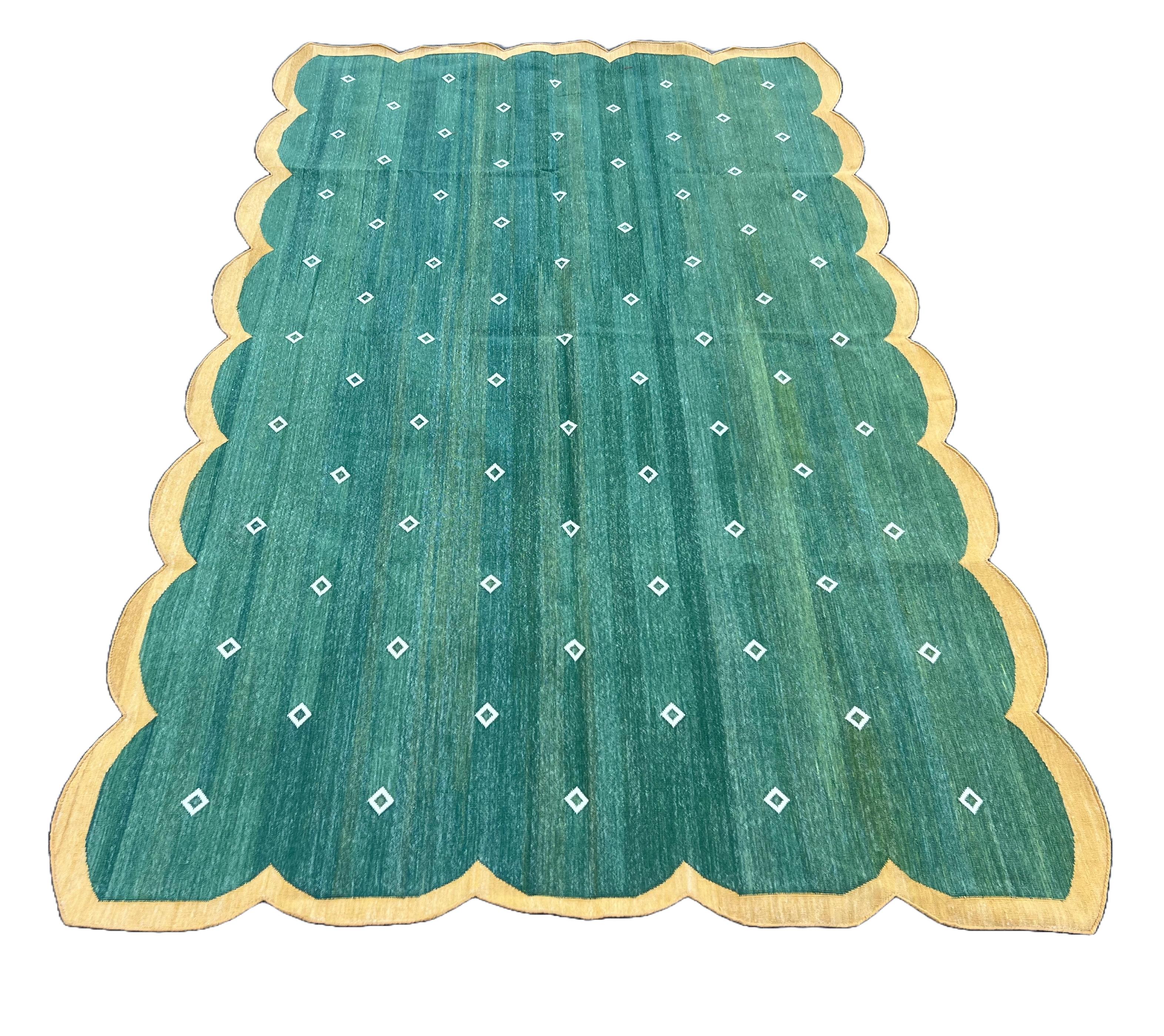 Handmade Cotton Area Flat Weave Rug, Green And Yellow Scalloped Indian Dhurrie In New Condition For Sale In Jaipur, IN