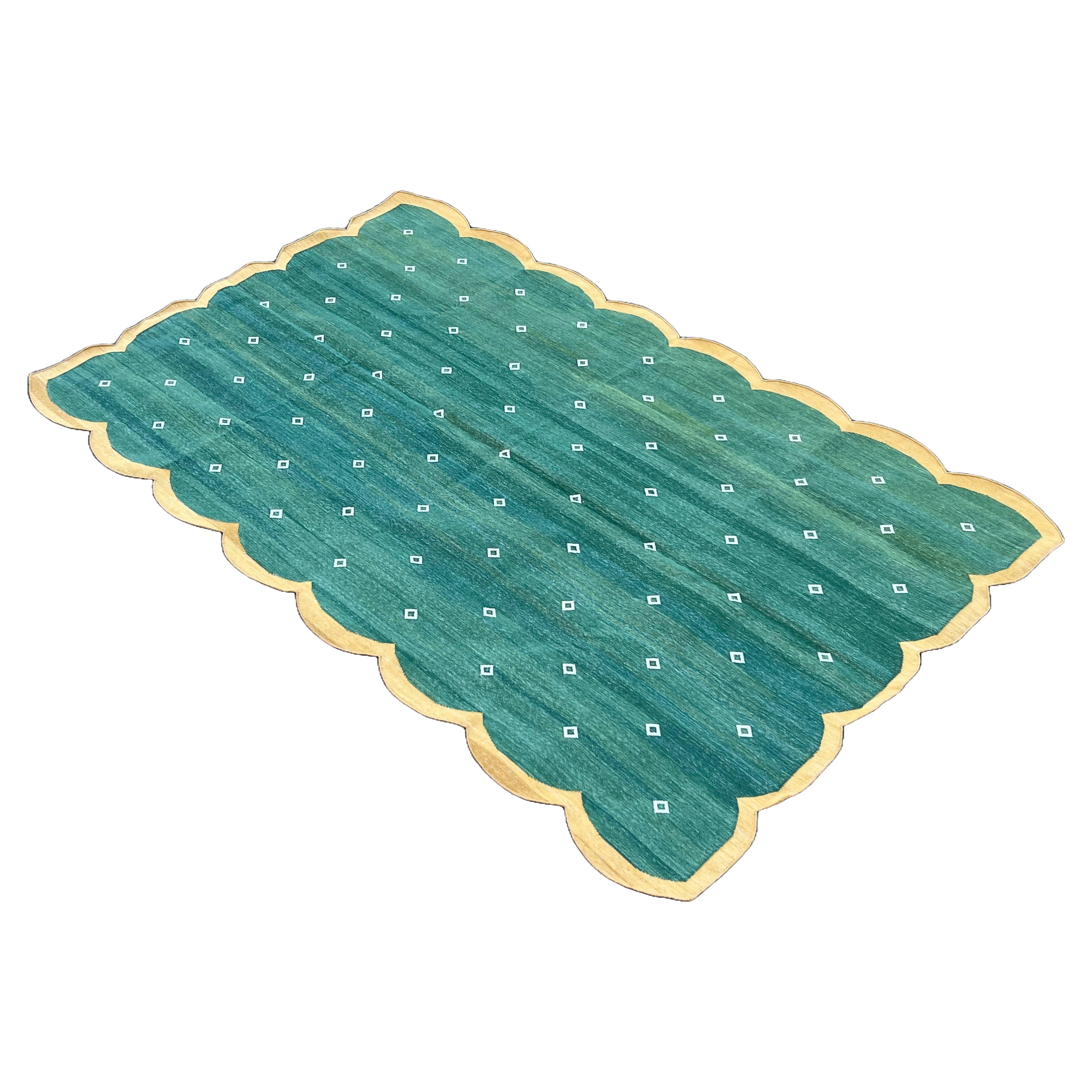 Handgefertigter Flachgewebe-Teppich aus Baumwolle, grüner und gelber gewellter indischer Dhurrie mit Wellenschliff