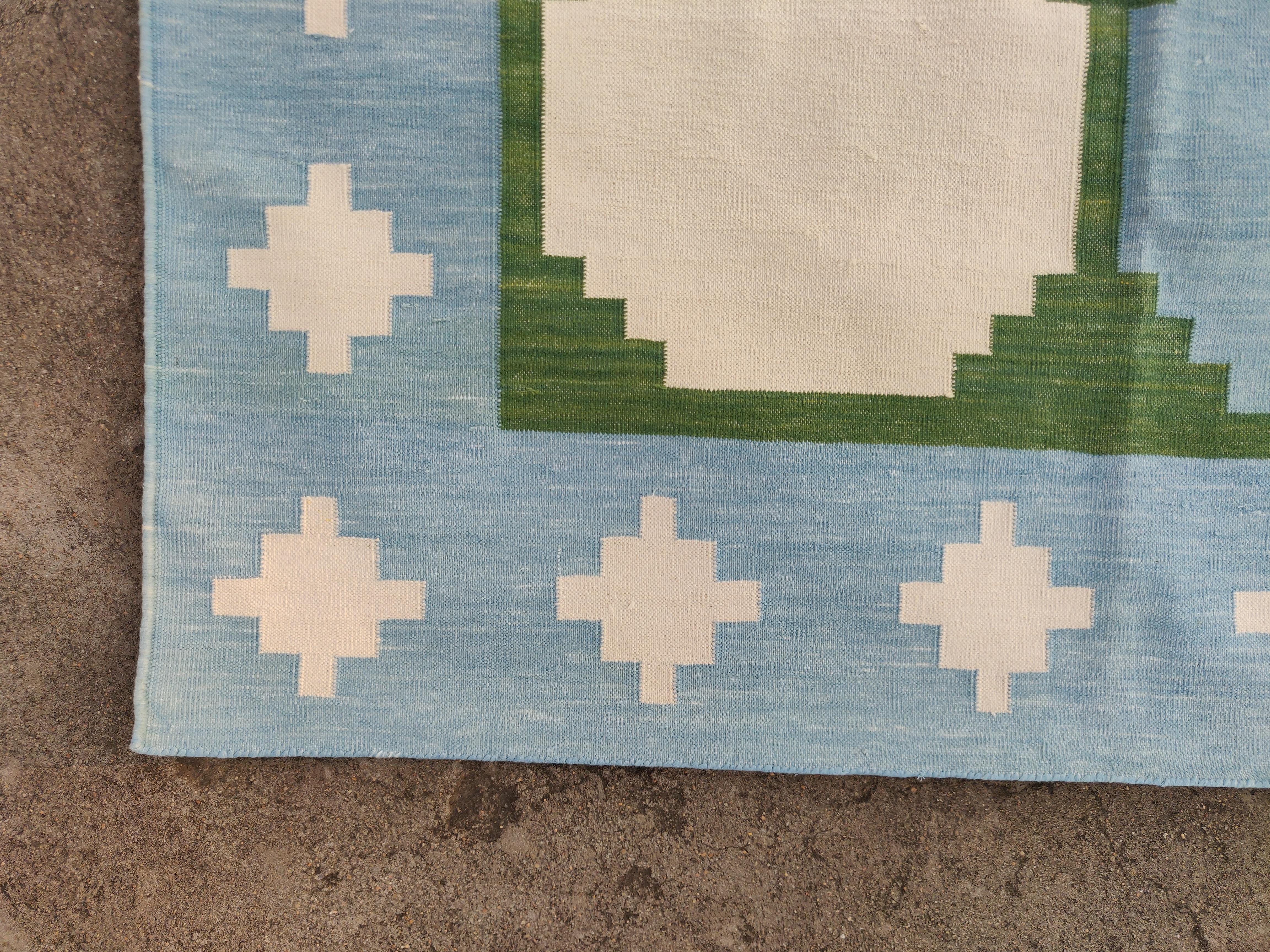 Handgefertigter Flachgewebe-Teppich aus Baumwolle, 9x12, grünes und blaues Kachelmuster, indisch Dhurrie (21. Jahrhundert und zeitgenössisch) im Angebot