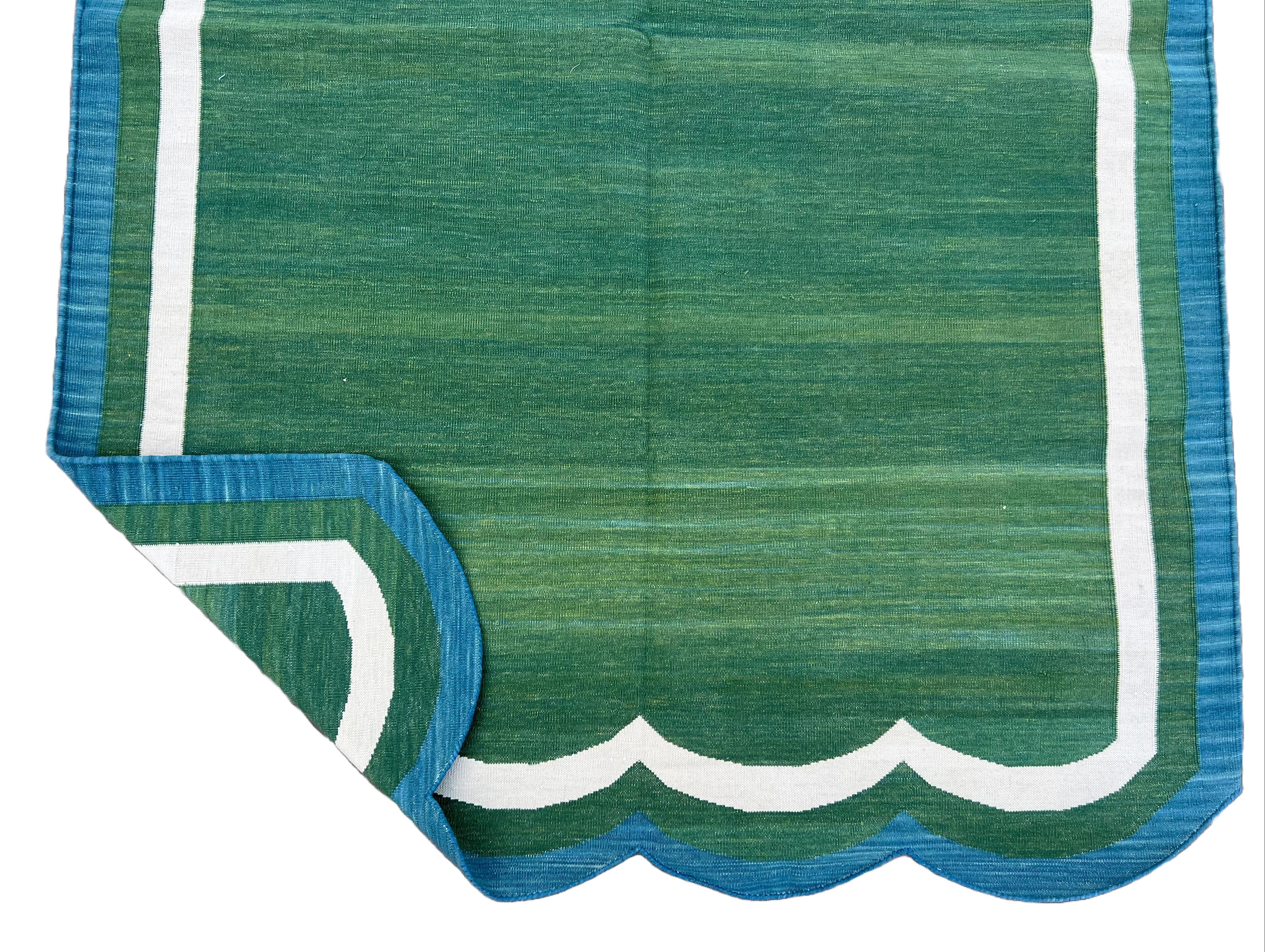 Handgefertigter Flachgewebe-Teppich aus Baumwolle, Grün & Teal Blau mit Wellenschliff, indischer Dhurrie (Handgewebt) im Angebot