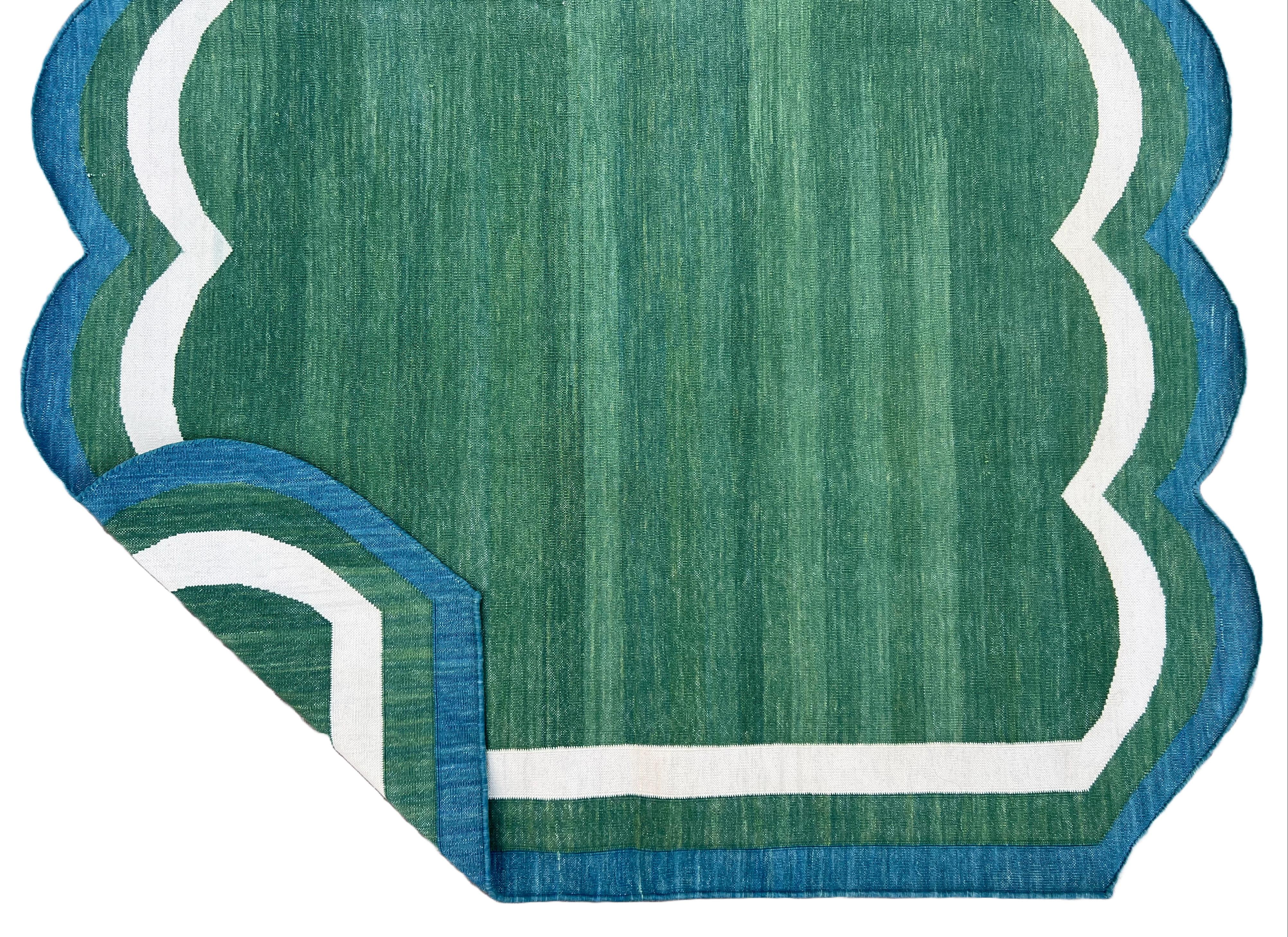 Handmade Cotton Area Flat Weave Rug, Green & Teal Blue Scalloped Indian Dhurrie In New Condition For Sale In Jaipur, IN