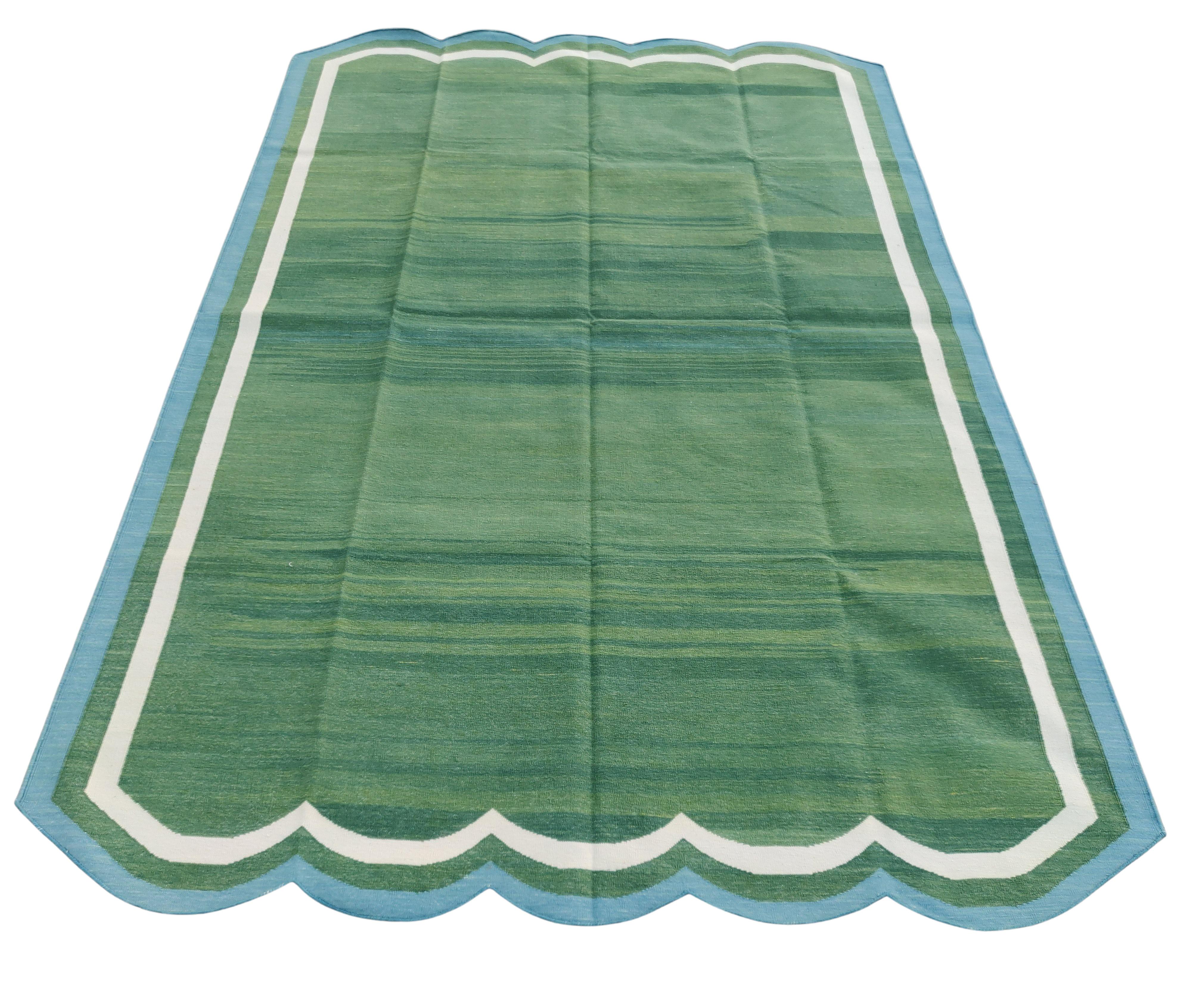 Handmade Cotton Area Flat Weave Rug, Green & Teal Blue Scalloped Indian Dhurrie In New Condition For Sale In Jaipur, IN