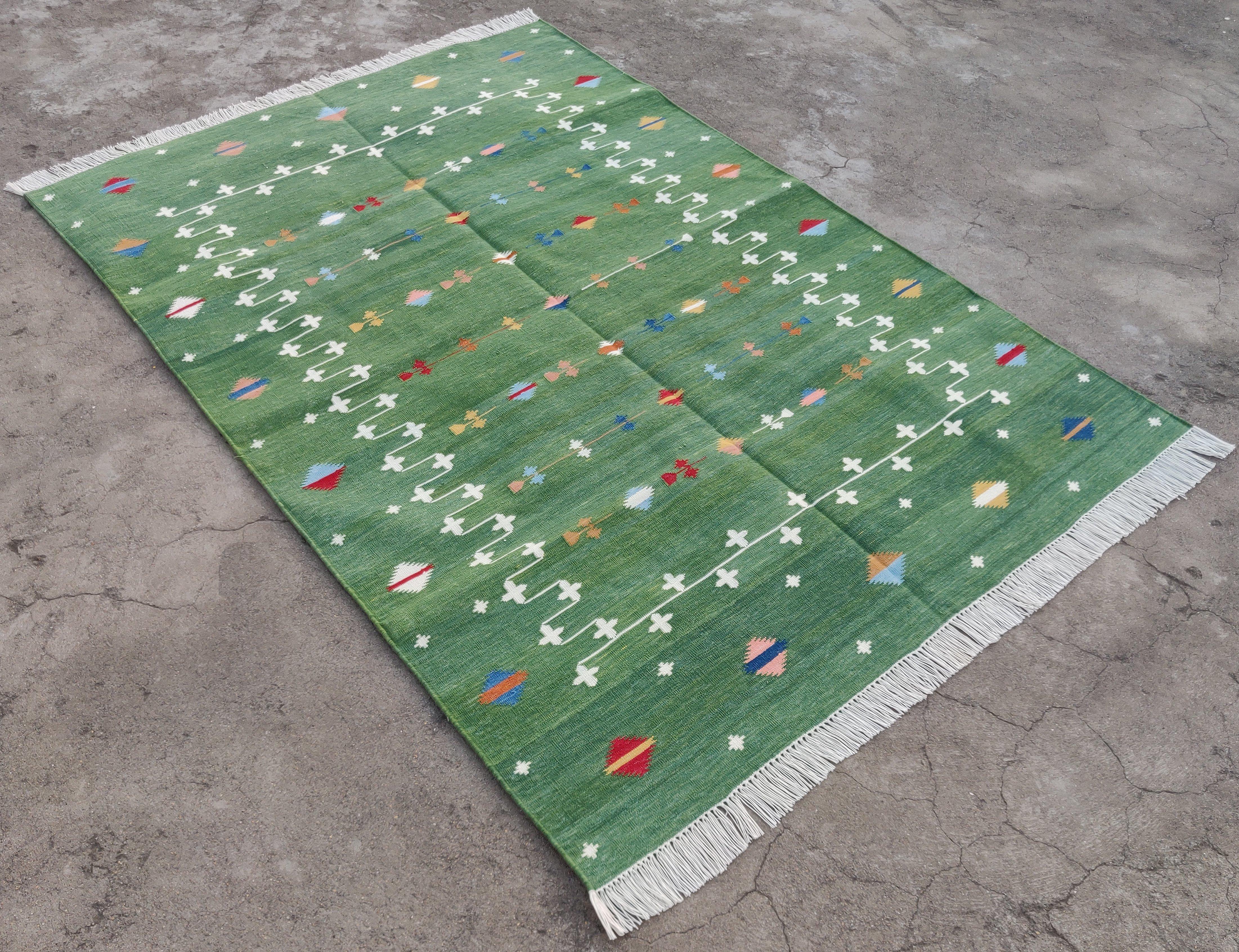 Mid-Century Modern Handmade Cotton Area Flat Weave Rug, 4x6 Green Shooting Star Indian Dhurrie Rug For Sale