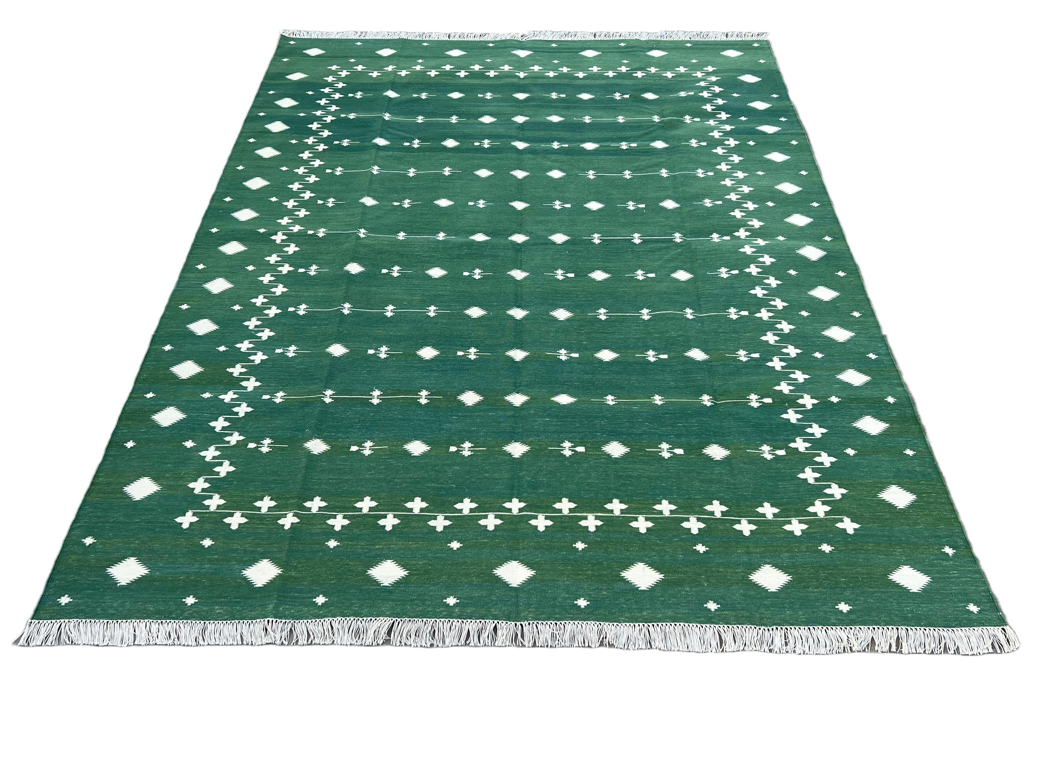 Handmade Cotton Area Flat Weave Rug, Green & White Indian Shooting Star Dhurrie In New Condition For Sale In Jaipur, IN