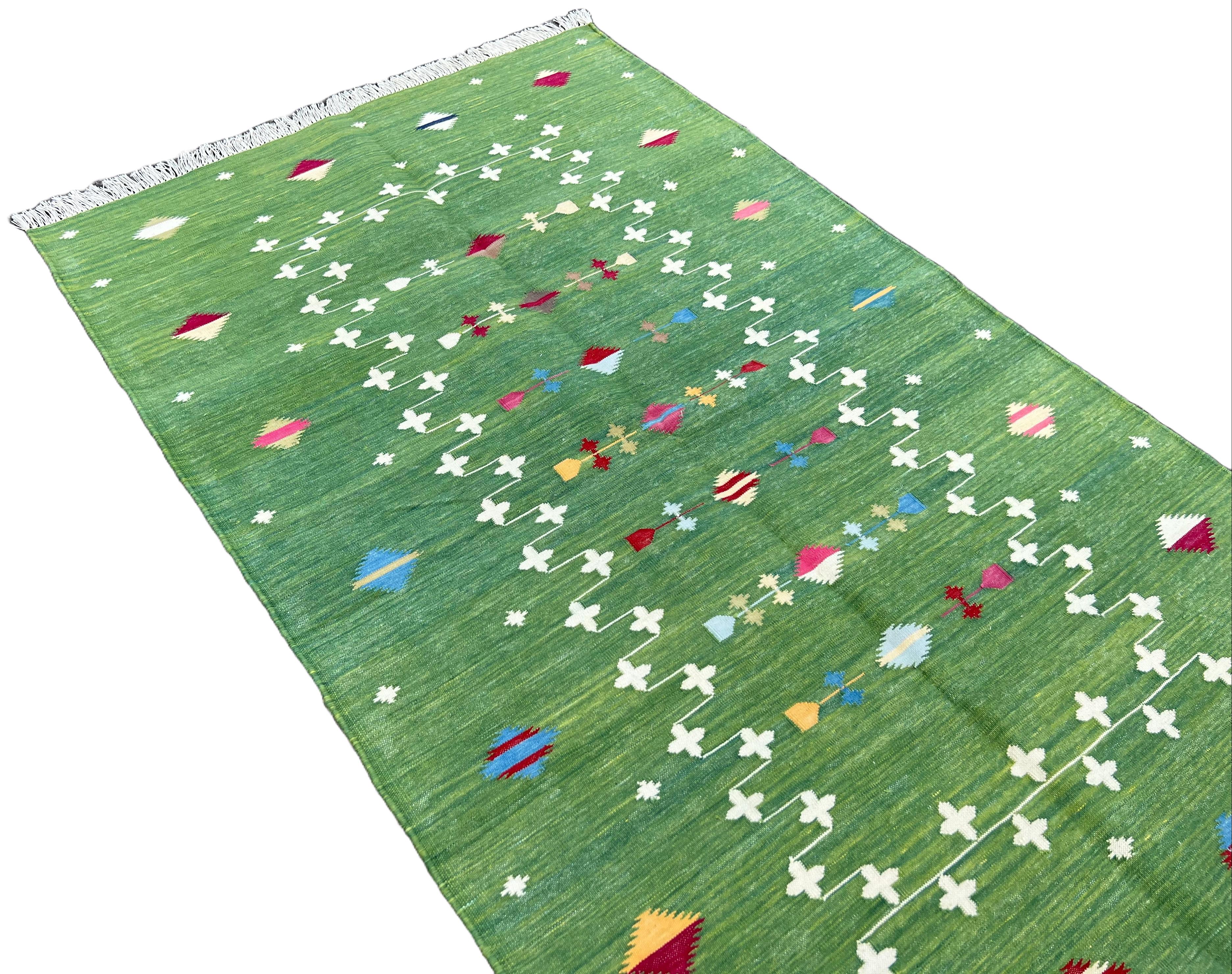 Handmade Cotton Area Flat Weave Rug, 3x5 Green Shooting Star Indian Dhurrie Rug In New Condition For Sale In Jaipur, IN