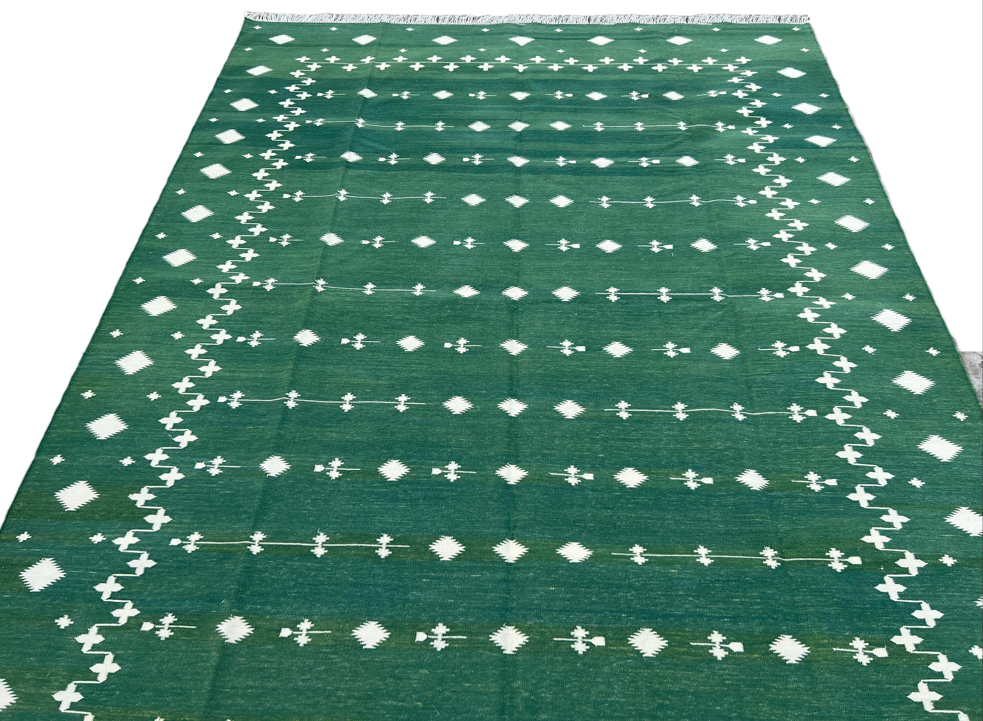 Contemporary Handmade Cotton Area Flat Weave Rug, Green & White Indian Shooting Star Dhurrie For Sale