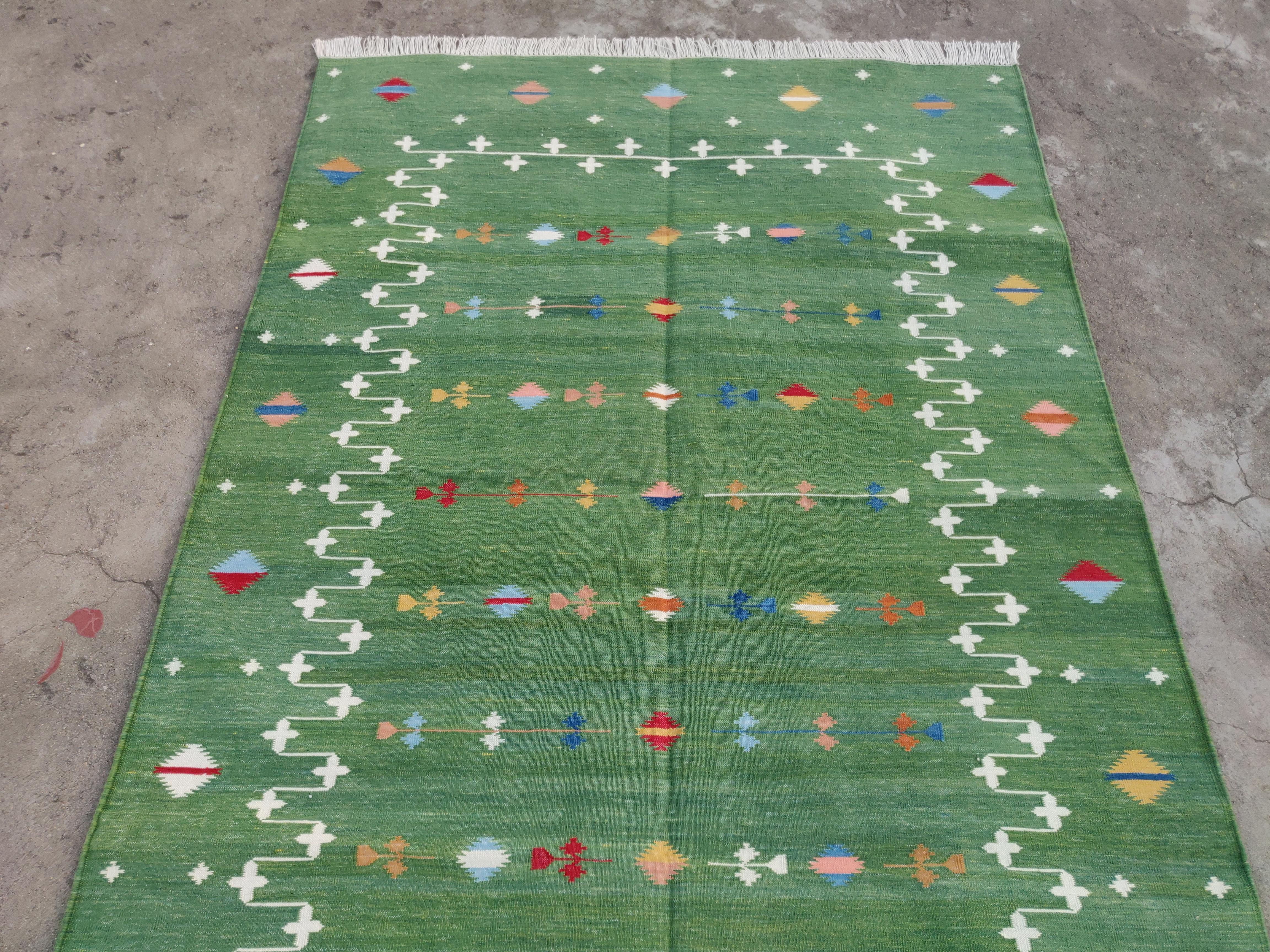 Handmade Cotton Area Flat Weave Rug, 4x6 Green Shooting Star Indian Dhurrie Rug For Sale 1