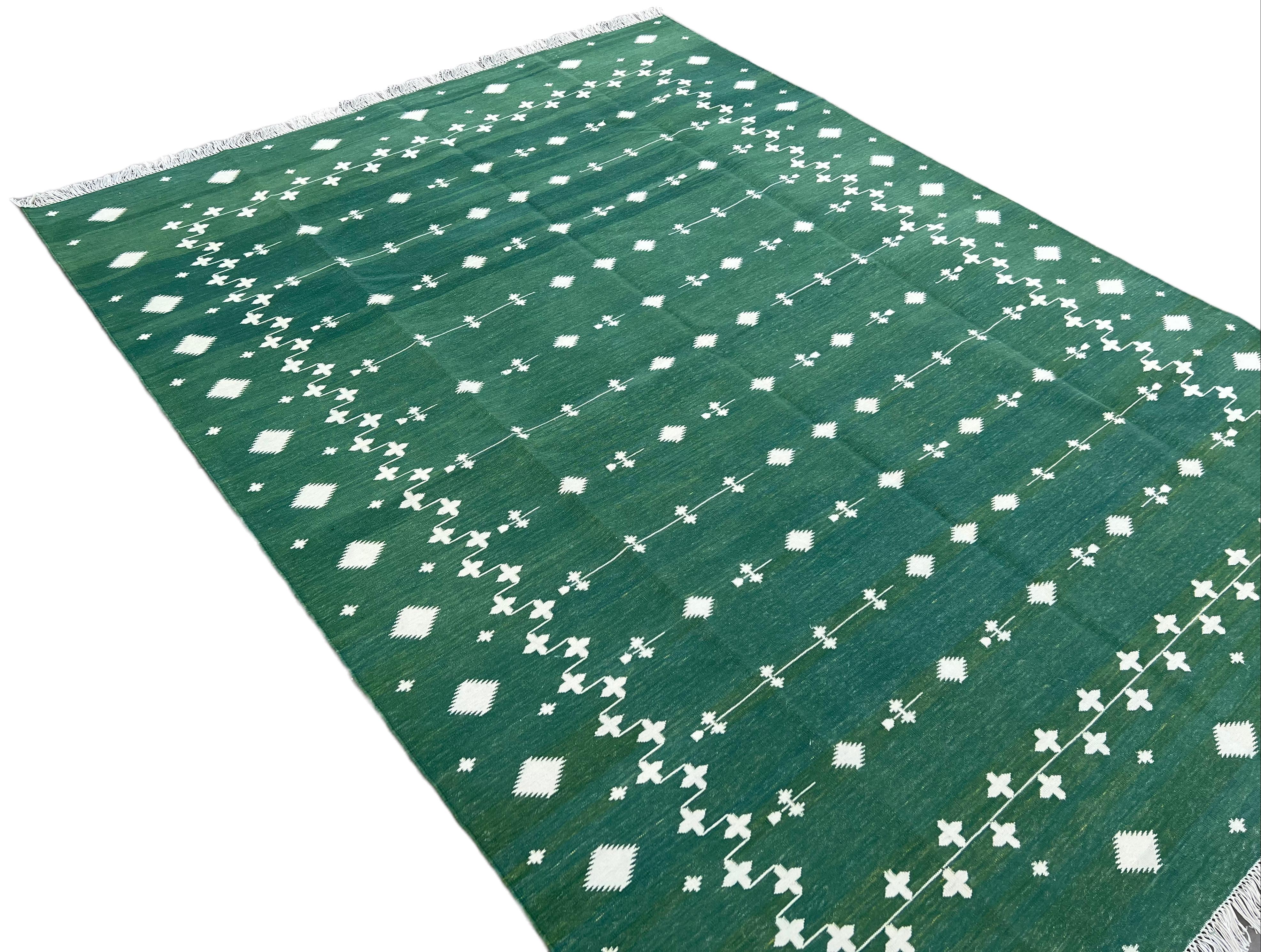 Handmade Cotton Area Flat Weave Rug, Green & White Indian Shooting Star Dhurrie For Sale 1