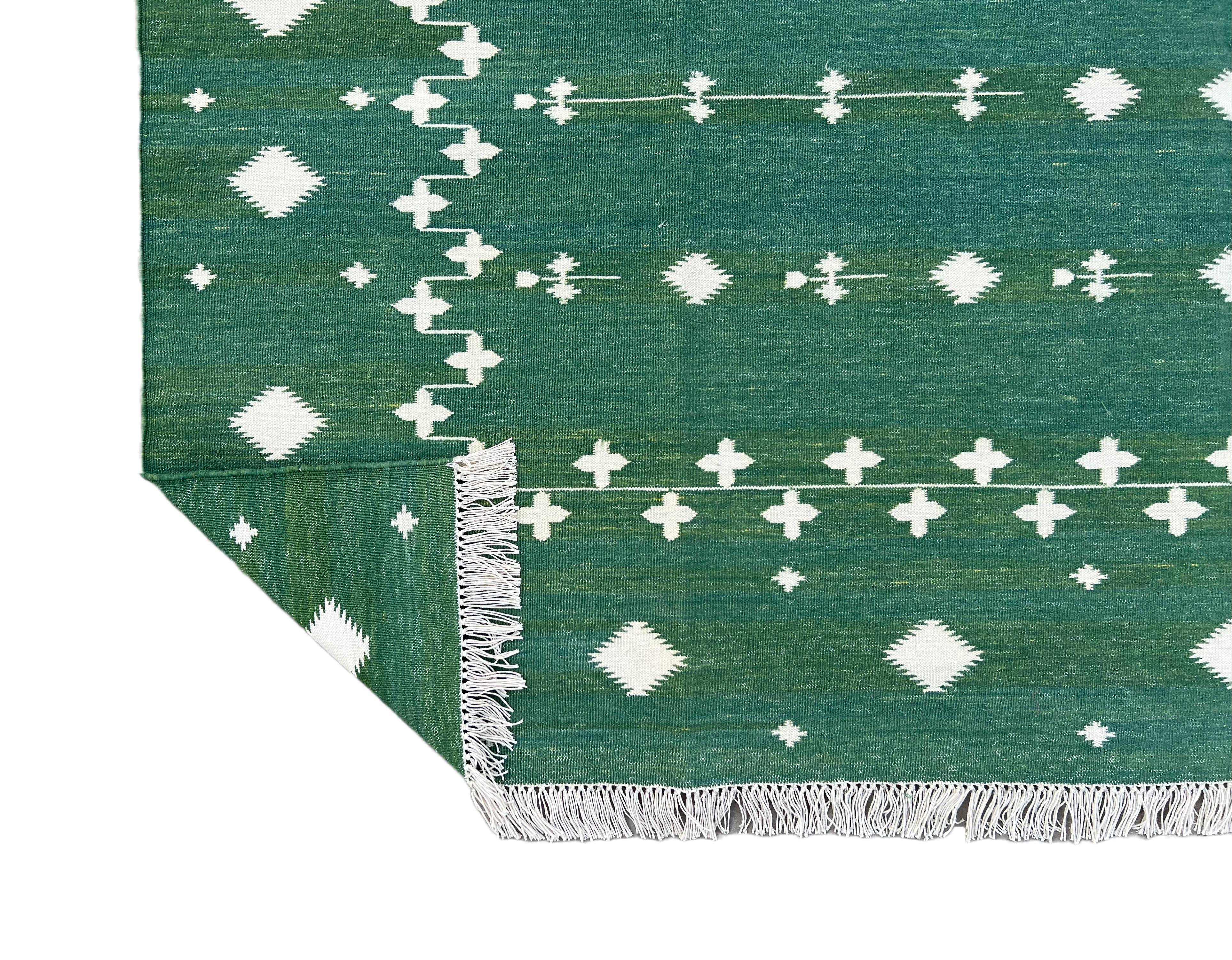 Handmade Cotton Area Flat Weave Rug, Green & White Indian Shooting Star Dhurrie For Sale 3
