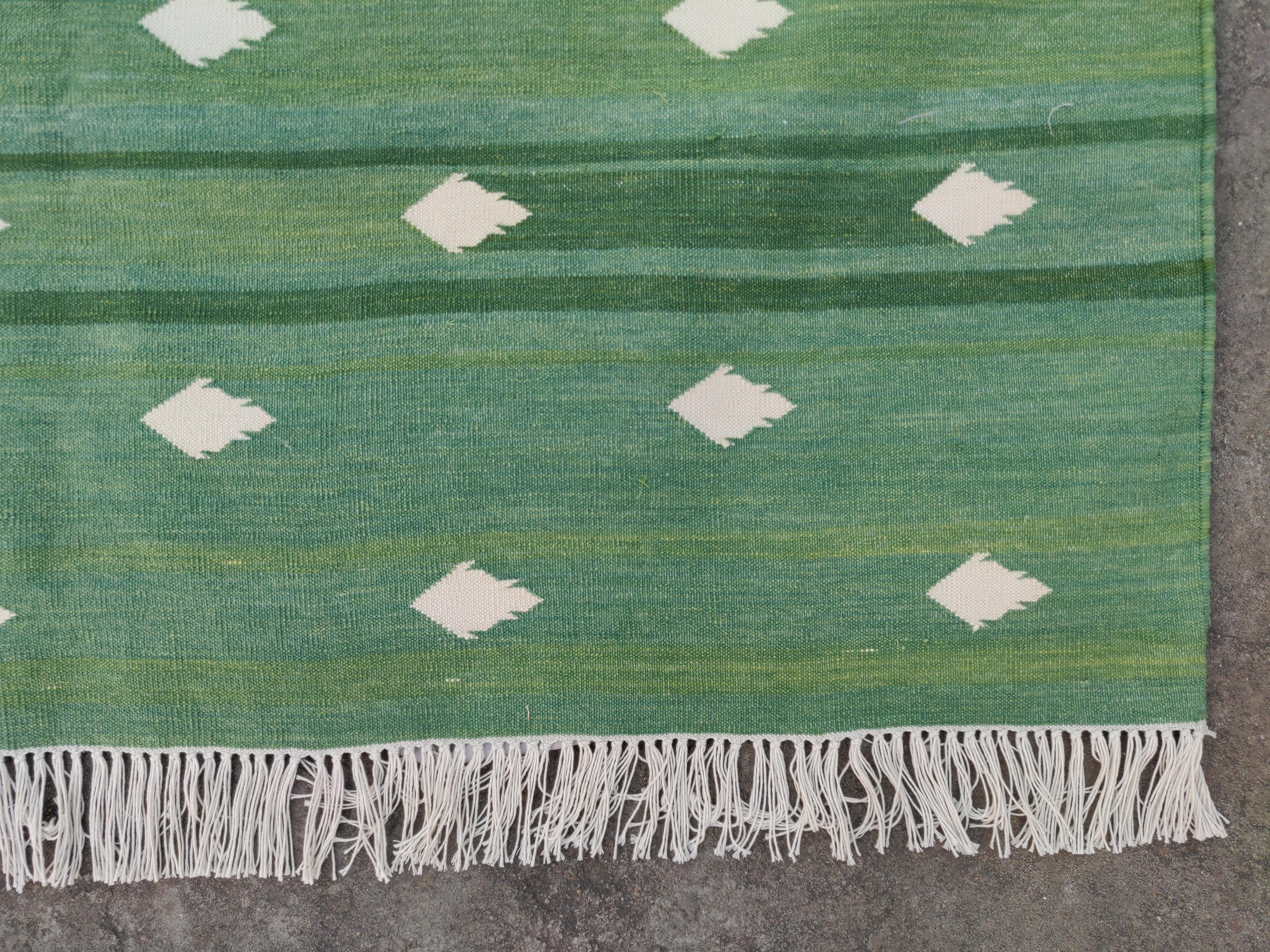 Handmade Cotton Area Flat Weave Rug, Green & White Leaf Patterned Indian Dhurrie For Sale 2