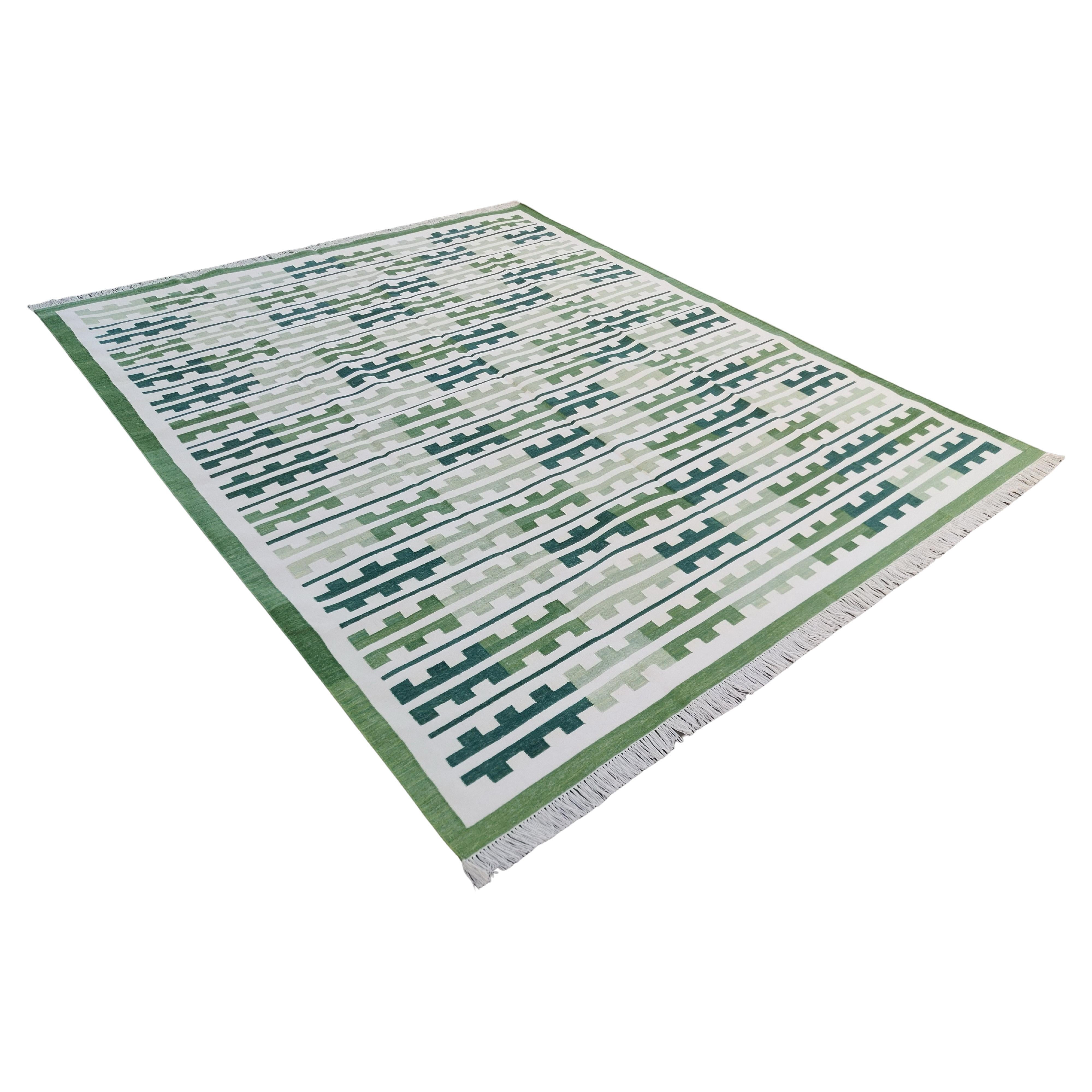 Handgefertigter Flachgewebe-Teppich aus Baumwolle, Grün, Weiß Marianne, indische Streifen Dhurrie, Dhurrie