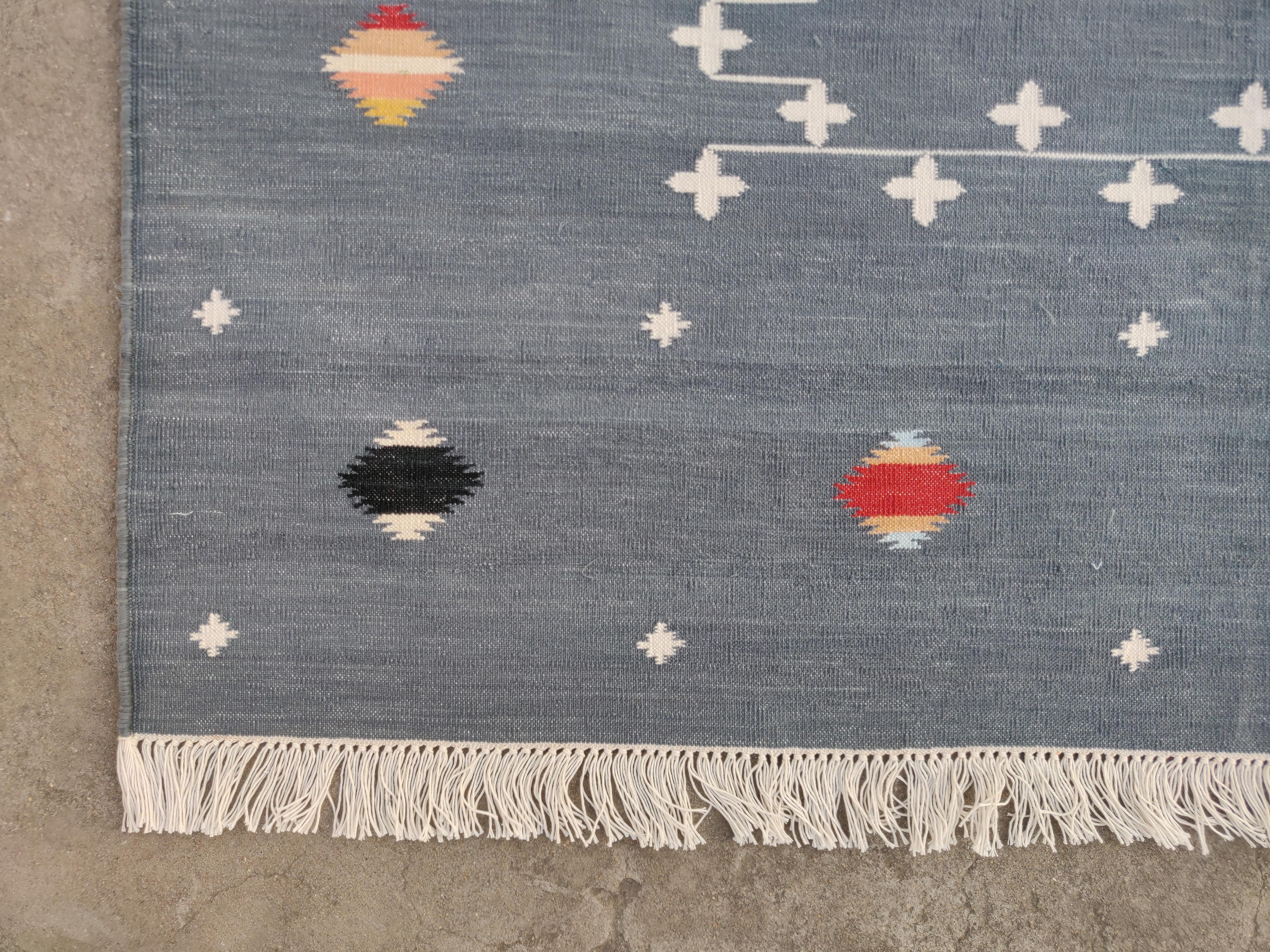 Contemporary Handmade Cotton Area Flat Weave Rug, , 8x10 Grey, White Indian Shooting Star Rug For Sale
