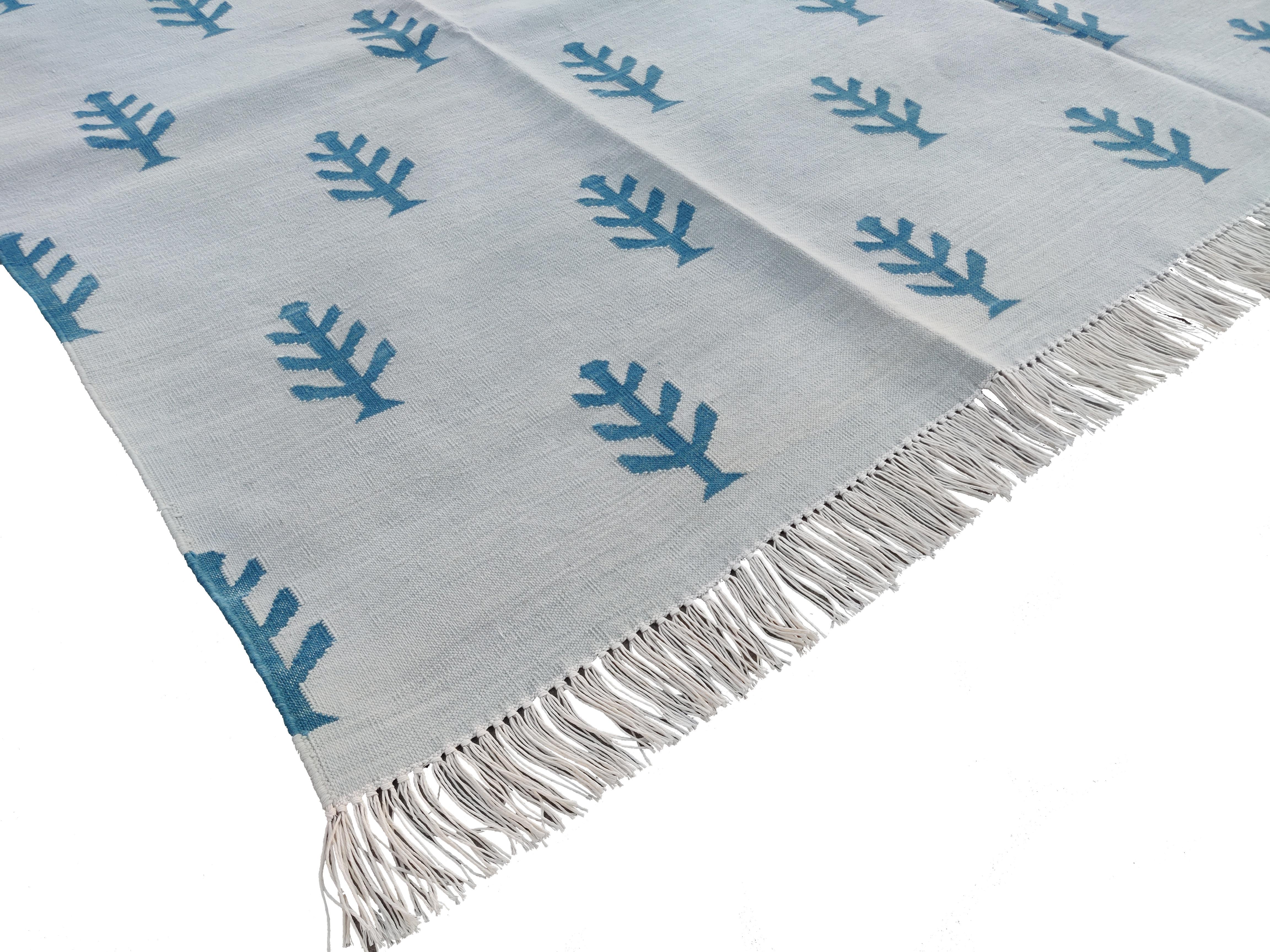Hand-Woven Handmade Cotton Area Flat Weave Rug, Grey & White Tree Patterned Indian Dhurrie For Sale