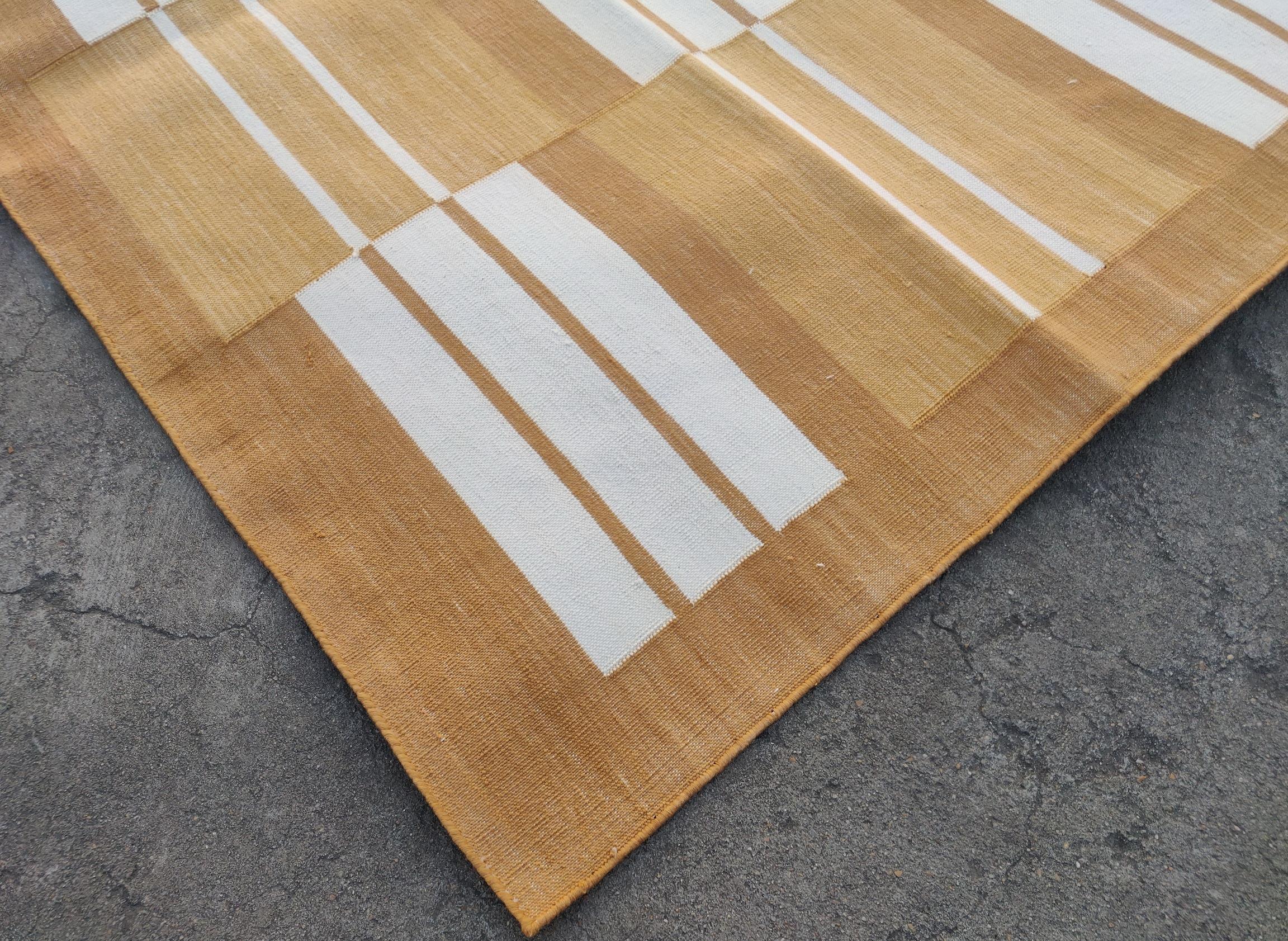 Handmade Cotton Area Flat Weave Rug, Mustard & White Striped Indian Dhurrie Rug In New Condition For Sale In Jaipur, IN