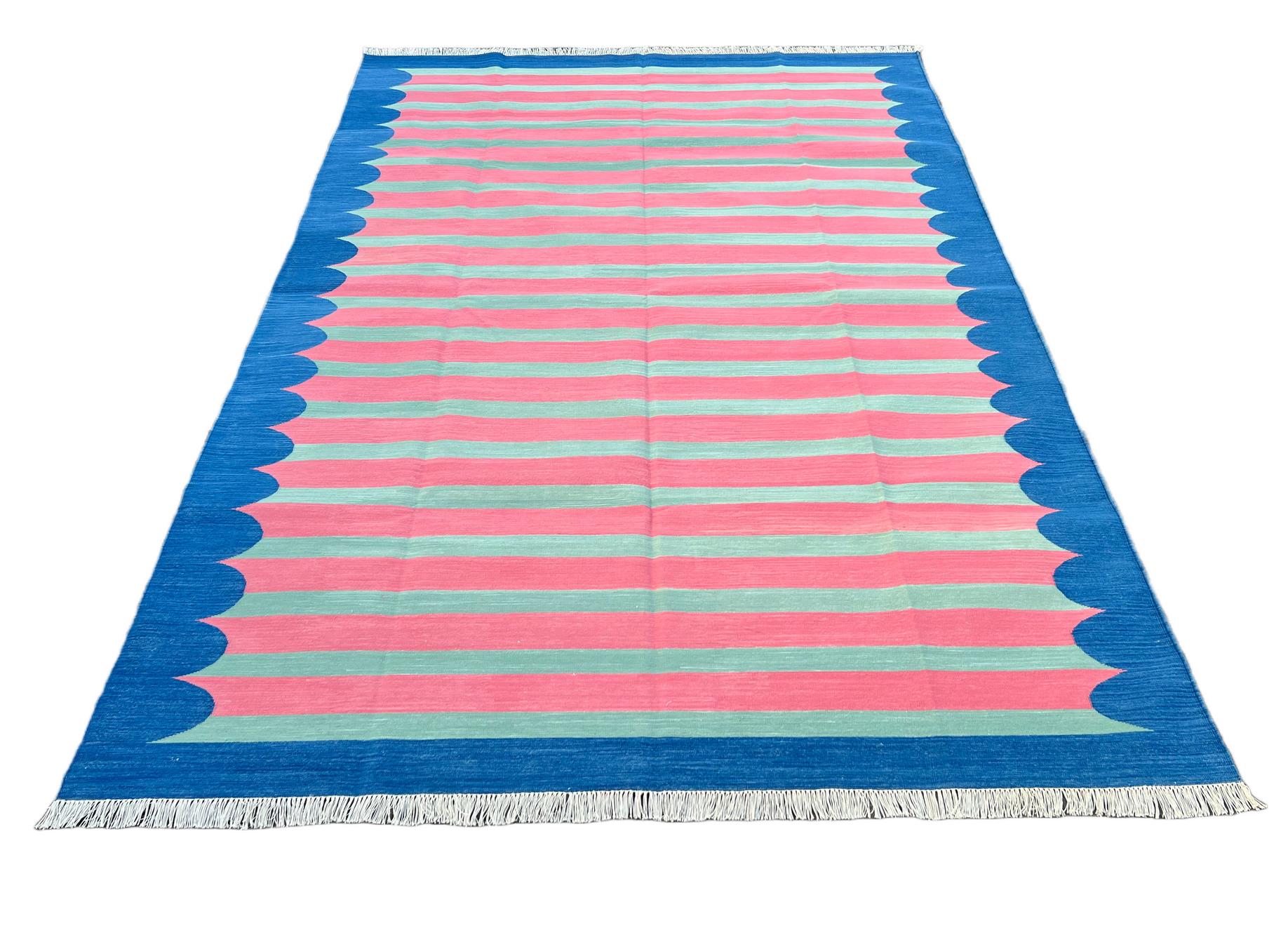 Handmade Cotton Area Flat Weave Rug, Pink And Blue Scalloped Striped Dhurrie Rug In New Condition For Sale In Jaipur, IN