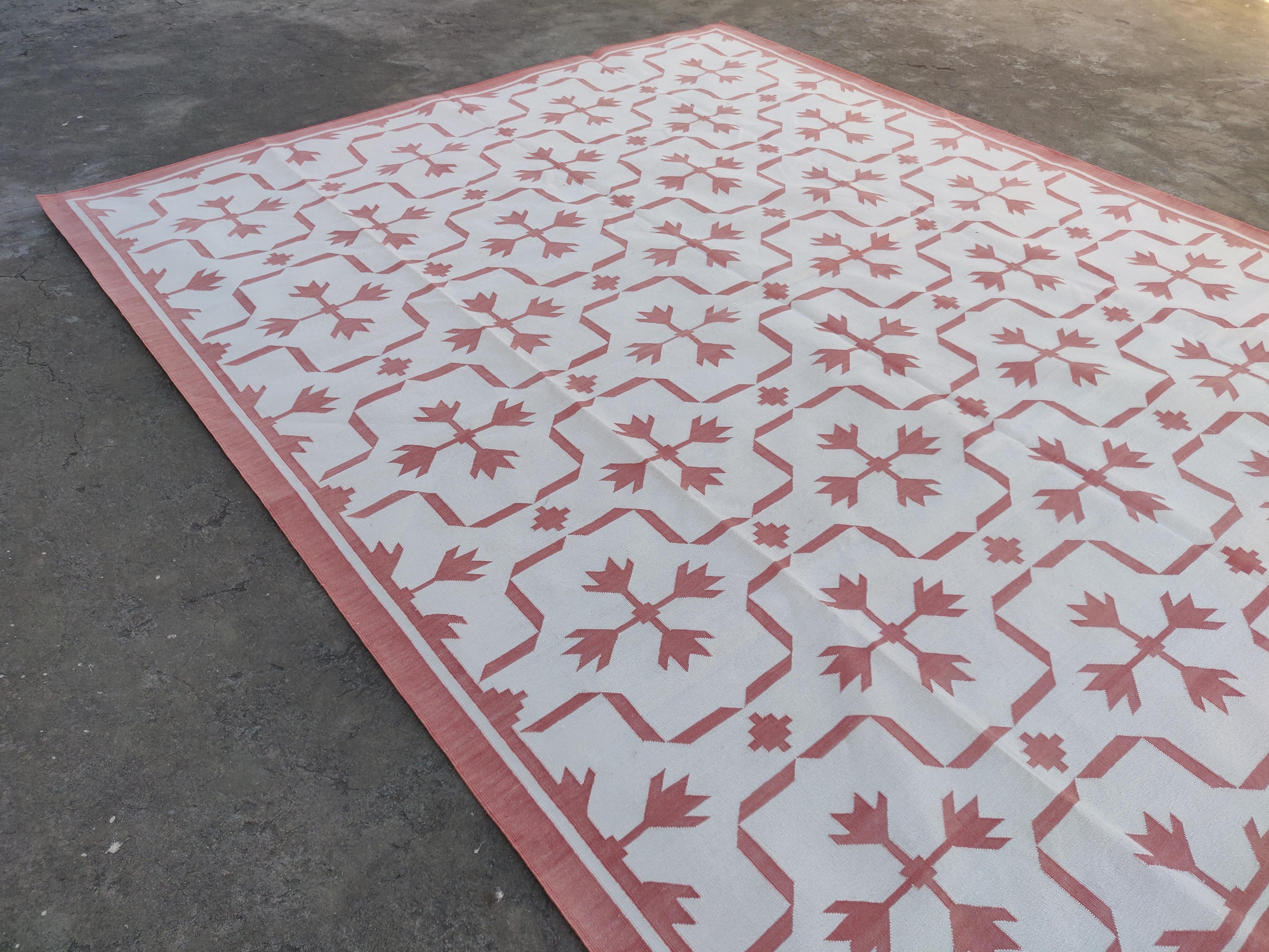 Contemporary Handmade Cotton Area Flat Weave Rug, Pink And White Leaf Pattern Indian Dhurrie For Sale