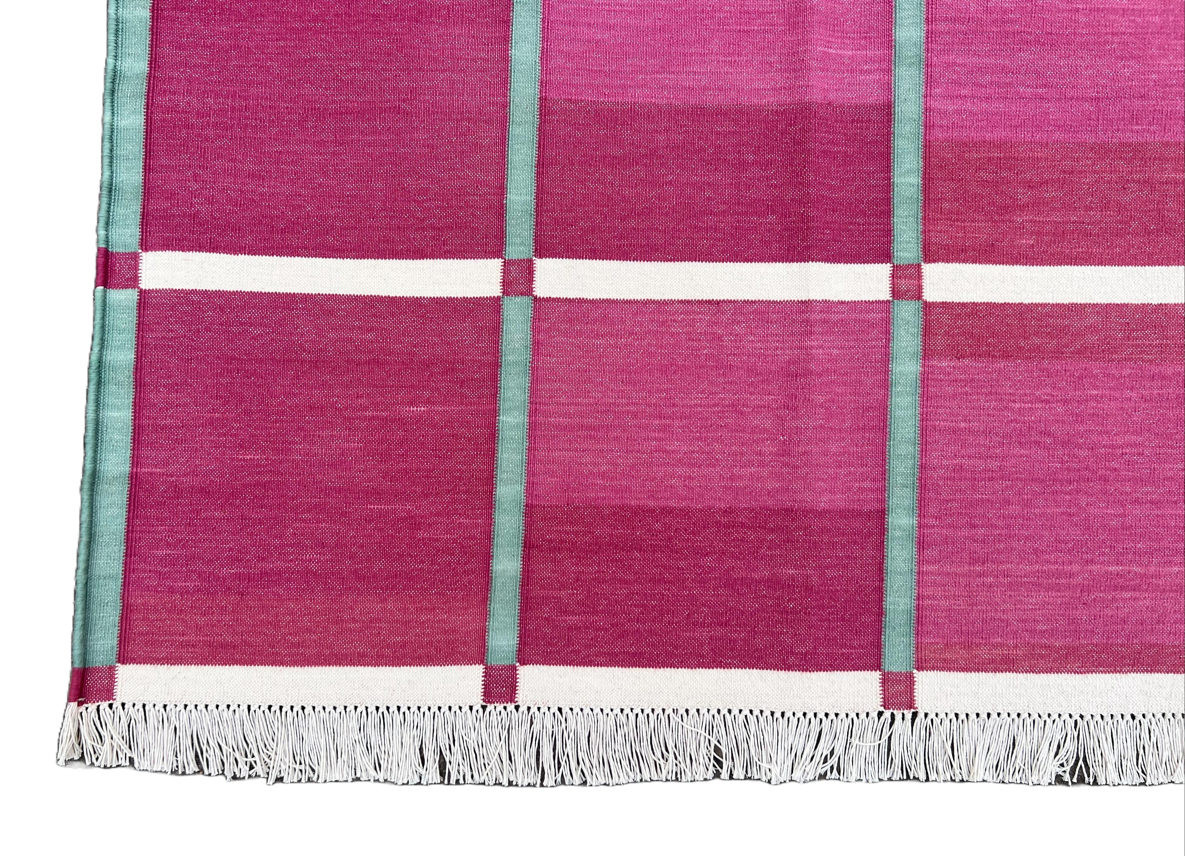 Handgefertigter Flachgewebe-Teppich aus Baumwolle, rosa, grünes Fensterkaro Indischer Dhurrie im Angebot 4