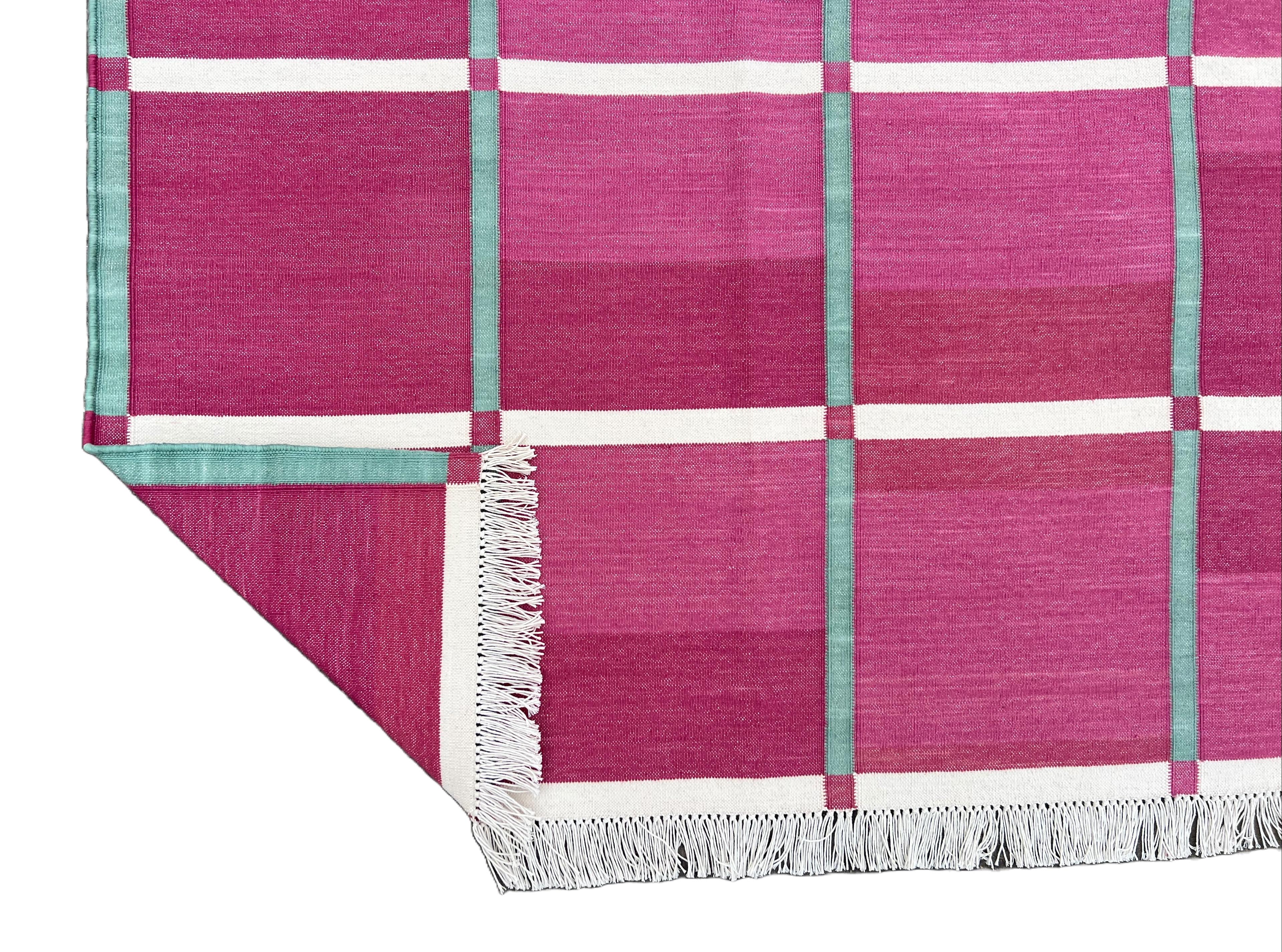 Handgefertigter Flachgewebe-Teppich aus Baumwolle, rosa, grünes Fensterkaro Indischer Dhurrie im Angebot 5