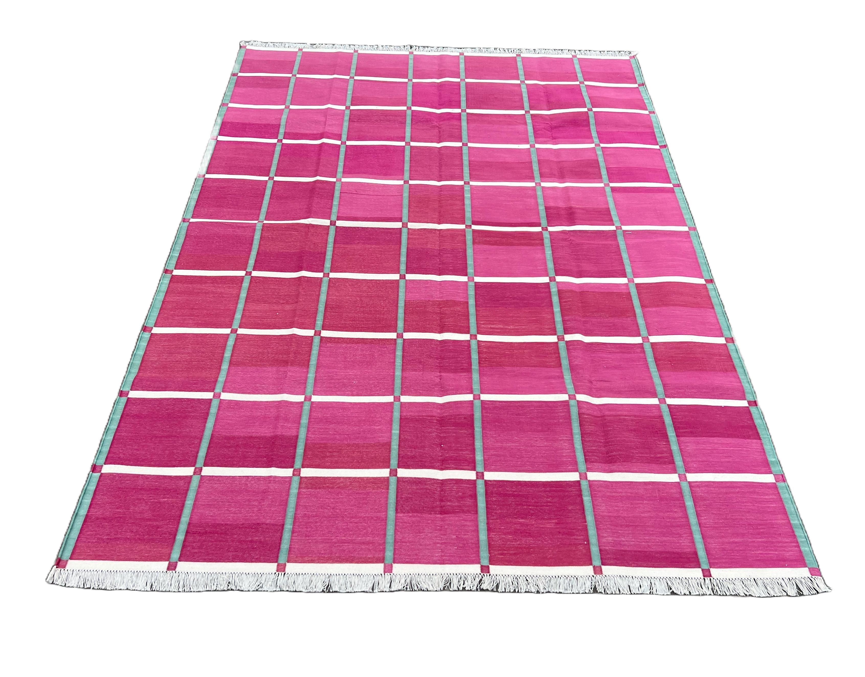 Handgefertigter Flachgewebe-Teppich aus Baumwolle, rosa, grünes Fensterkaro Indischer Dhurrie im Angebot 2