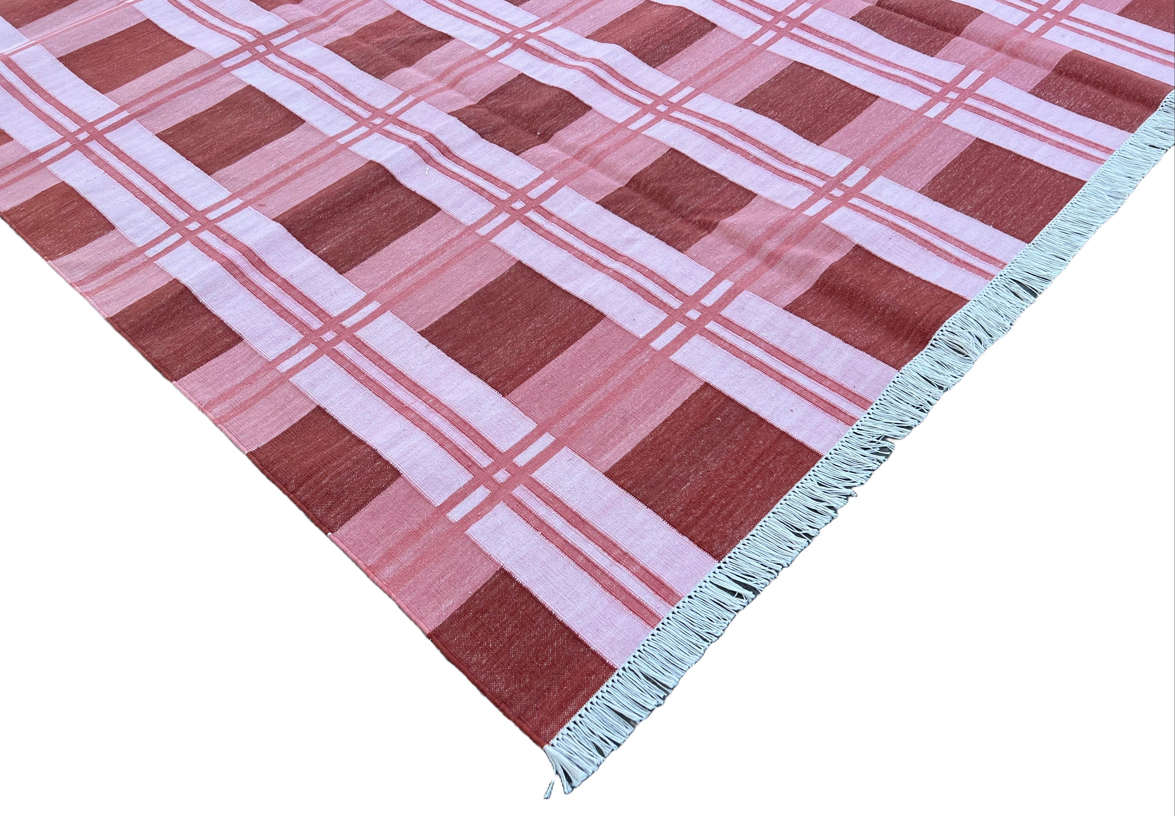 Handmade Cotton Area Flat Weave Rug, Pink & Red Checked Indian Dhurrie Kilim Rug In New Condition For Sale In Jaipur, IN