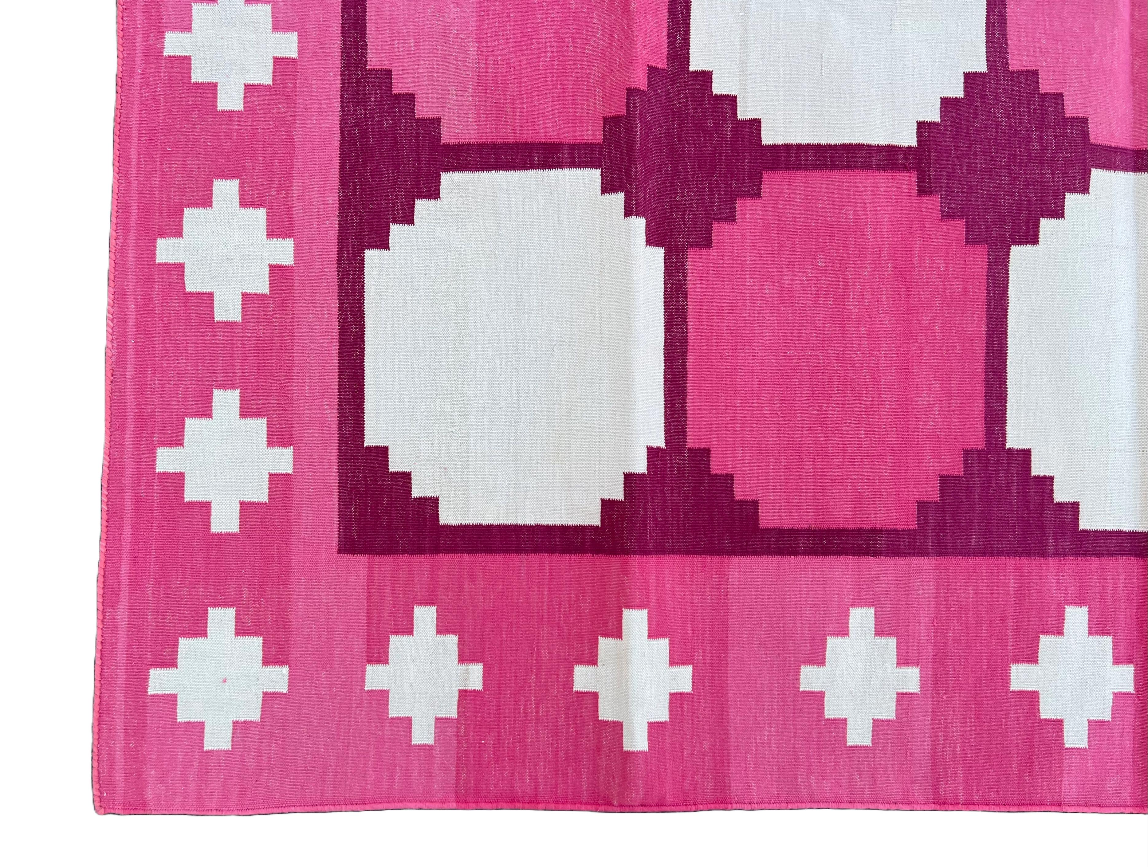 Handmade Cotton Area Flat Weave Rug, Pink & White Indian Star Geometric Dhurrie For Sale 4
