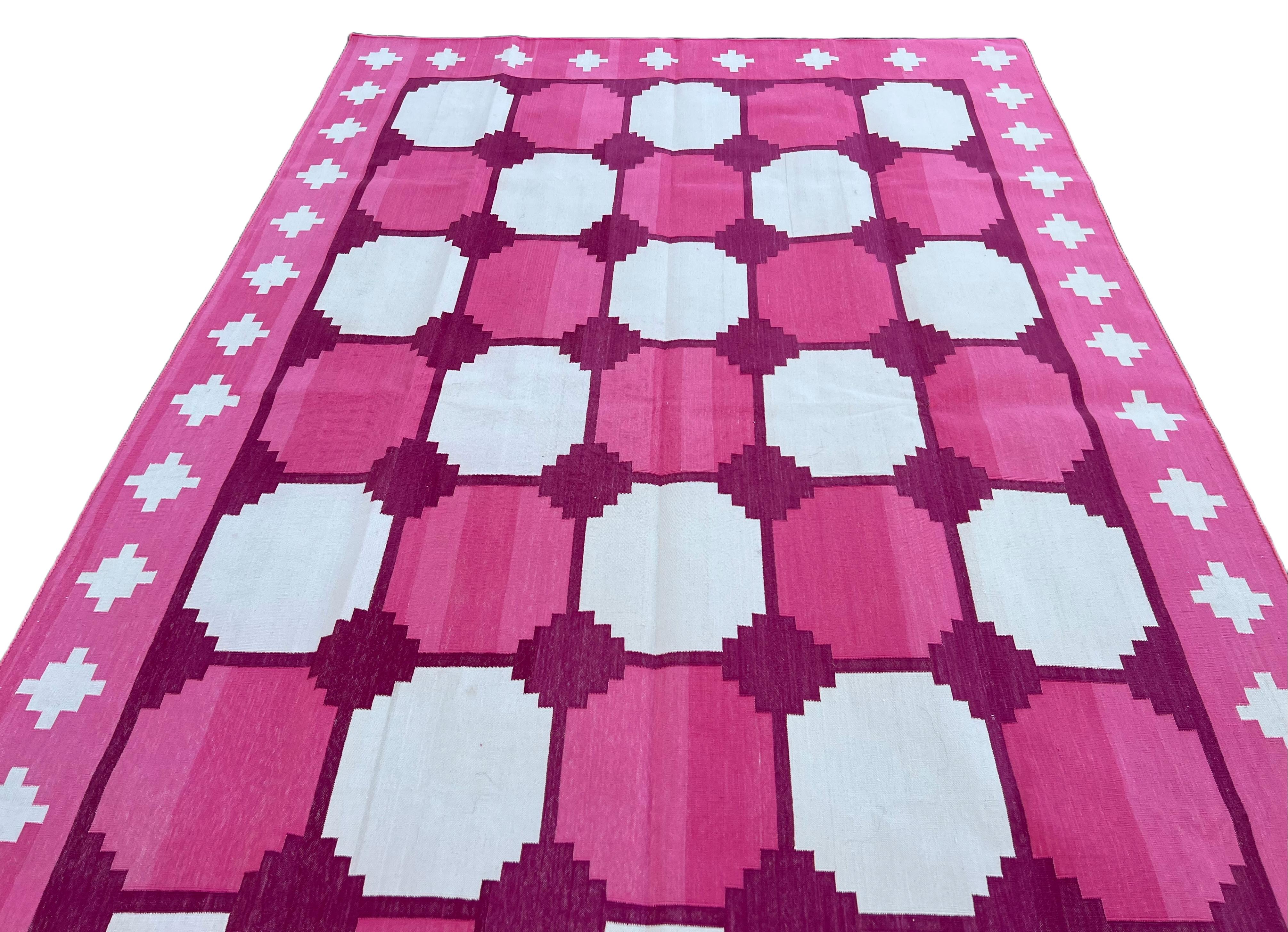 Handmade Cotton Area Flat Weave Rug, Pink & White Indian Star Geometric Dhurrie For Sale 3