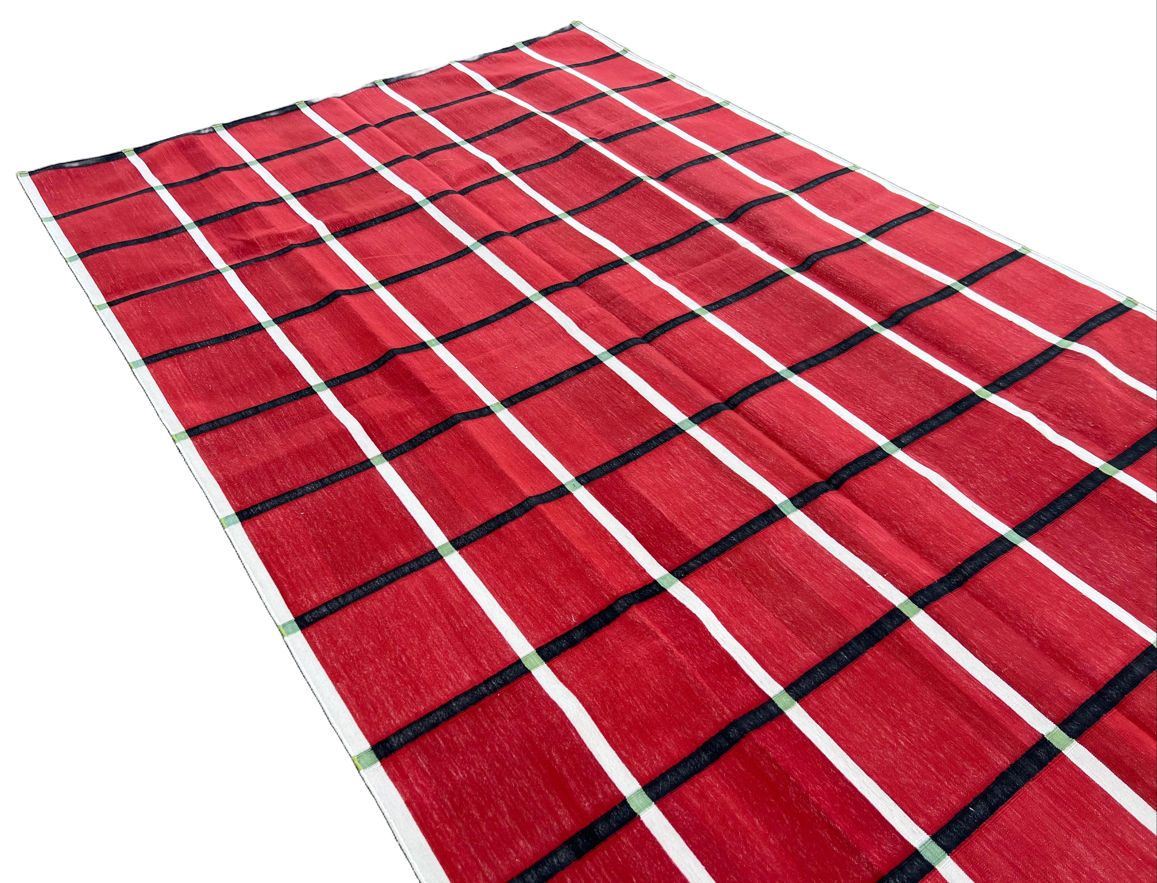 Handmade Cotton Area Flat Weave Rug, Red & Black Windowpane Check Indian Dhurrie In New Condition For Sale In Jaipur, IN