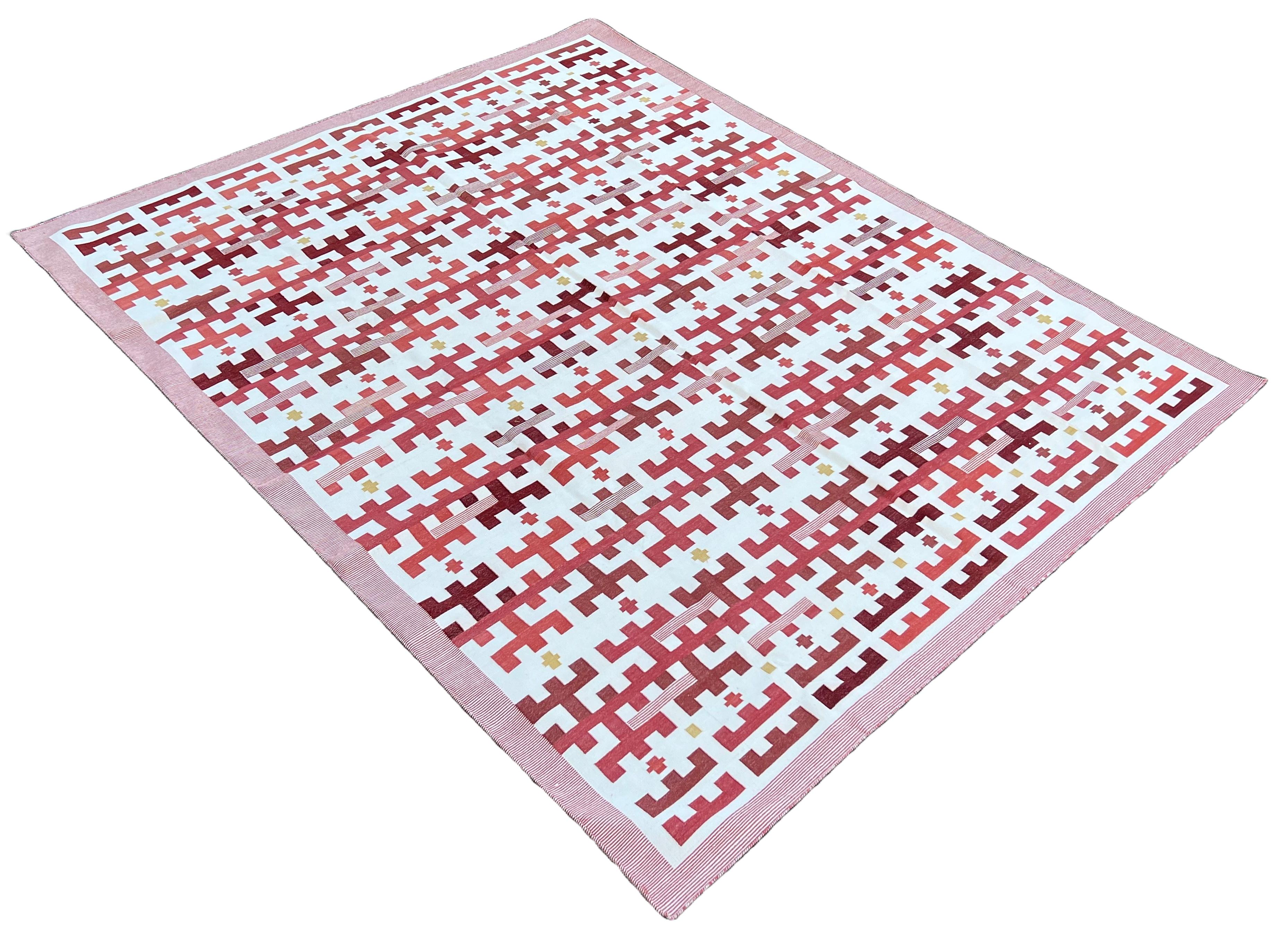 Baumwolle natürlich pflanzlich gefärbt, rot & weiß Marianne Indian Striped Dhurrie-8'x10'
Diese speziellen flachgewebten Dhurries werden aus 15-fachem Garn aus 100% Baumwolle handgewebt. Aufgrund der speziellen Fertigungstechniken, die zur