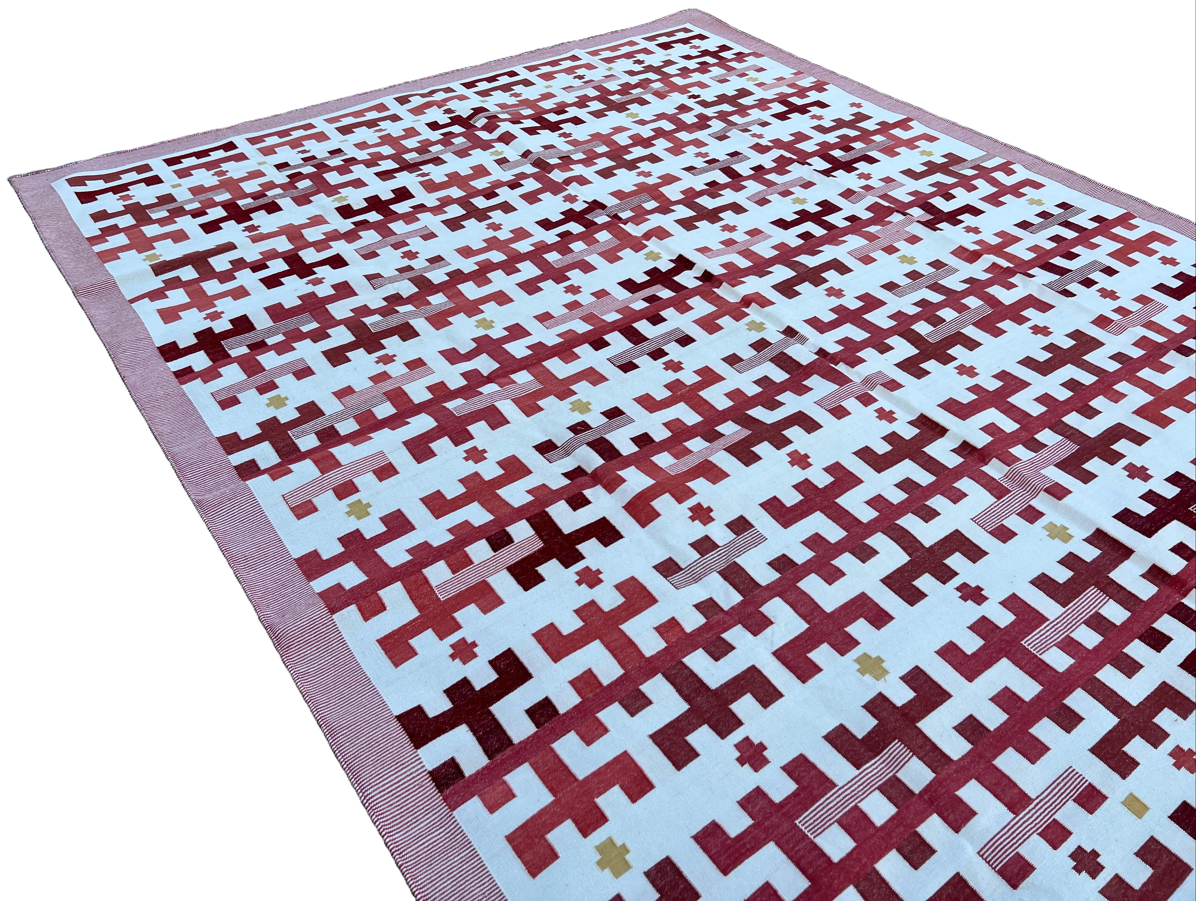 Handgefertigter Flachgewebe-Teppich aus Baumwolle, rot-weiß gestreifter Marianne Dhurrie, indisch, Dhurrie (Handgewebt) im Angebot