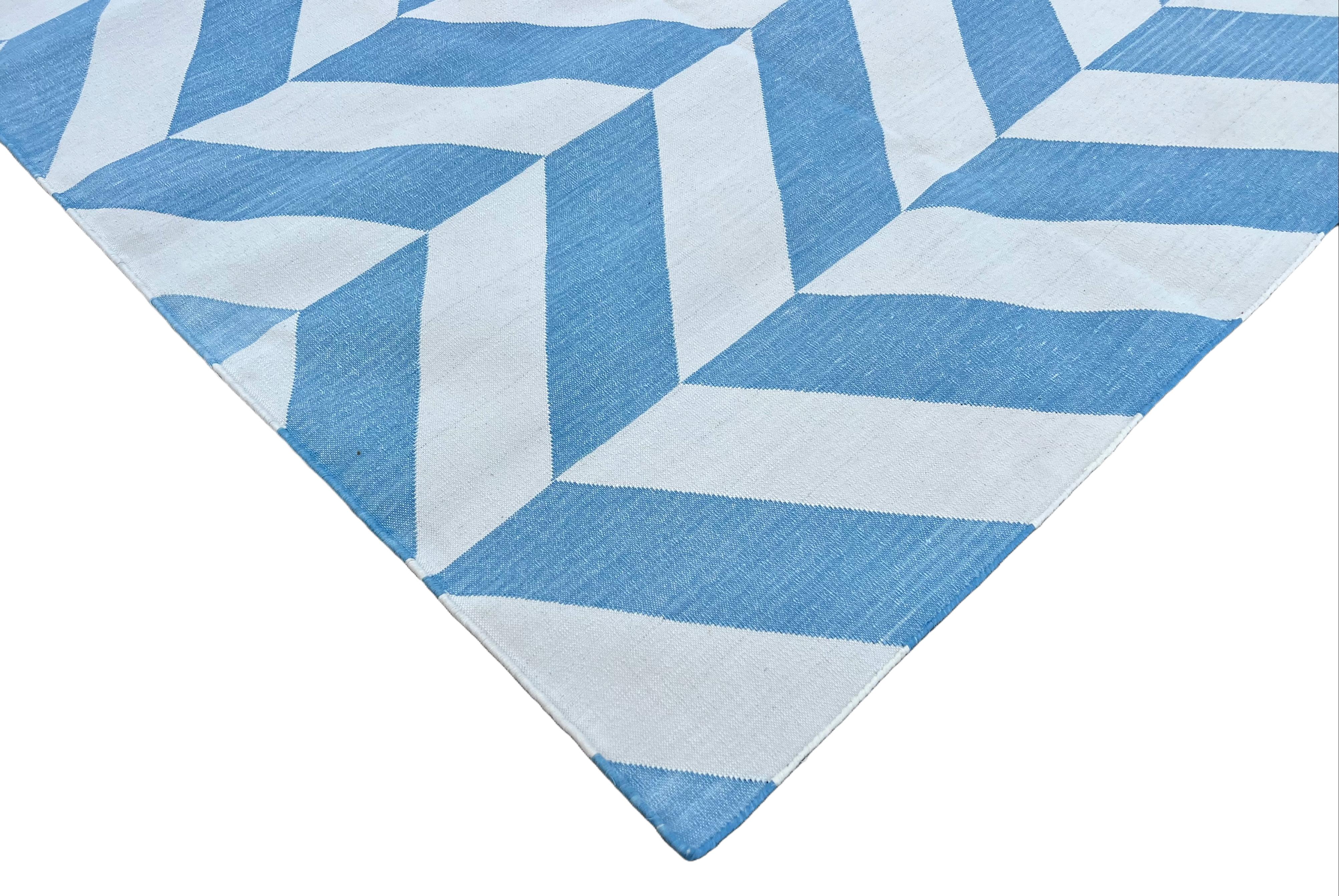 Handmade Cotton Area Flat Weave Rug, Sky Blue And White Zig Zag Striped Dhurrie In New Condition For Sale In Jaipur, IN