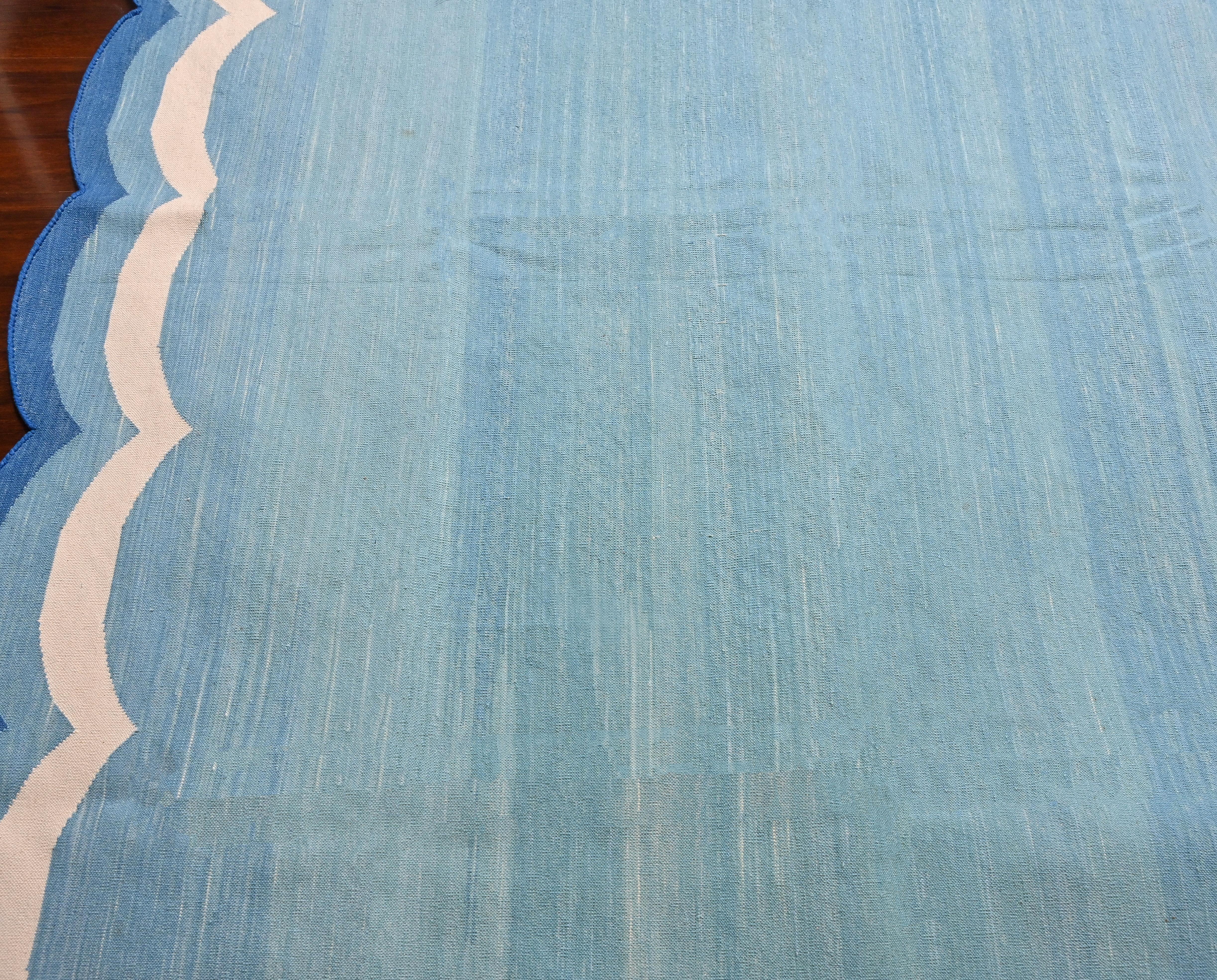 Handmade Cotton Area Flat Weave Rug, Teal Blue And White Scallop Indian Dhurrie In New Condition For Sale In Jaipur, IN