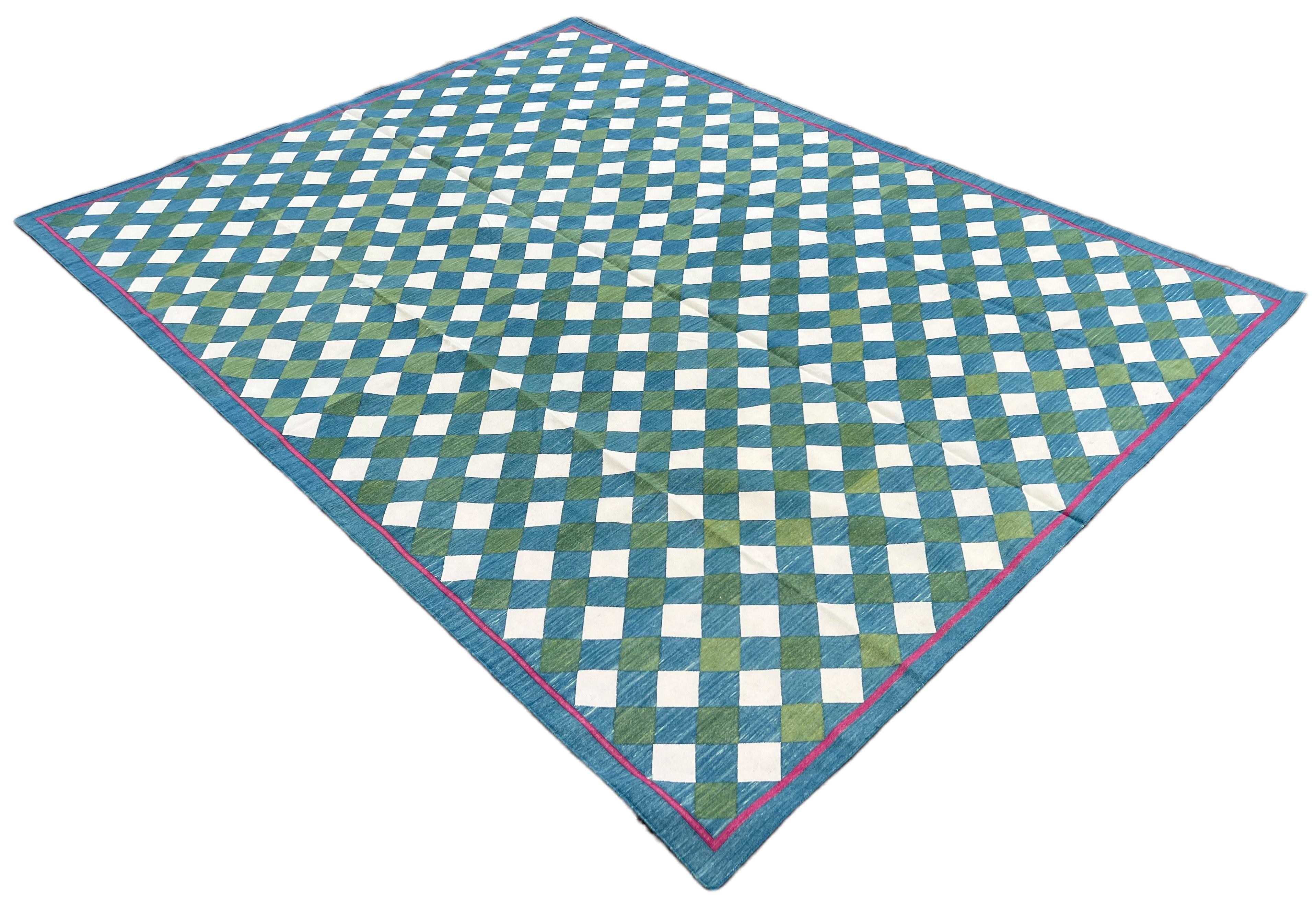 Baumwolle pflanzlich gefärbt Bereich Teppich, Teal blau, Creme und grün kariert indischen Teppich-6'x9'
Diese speziellen flachgewebten Dhurries werden aus 15-fachem Garn aus 100% Baumwolle handgewebt. Aufgrund der speziellen Fertigungstechniken, die