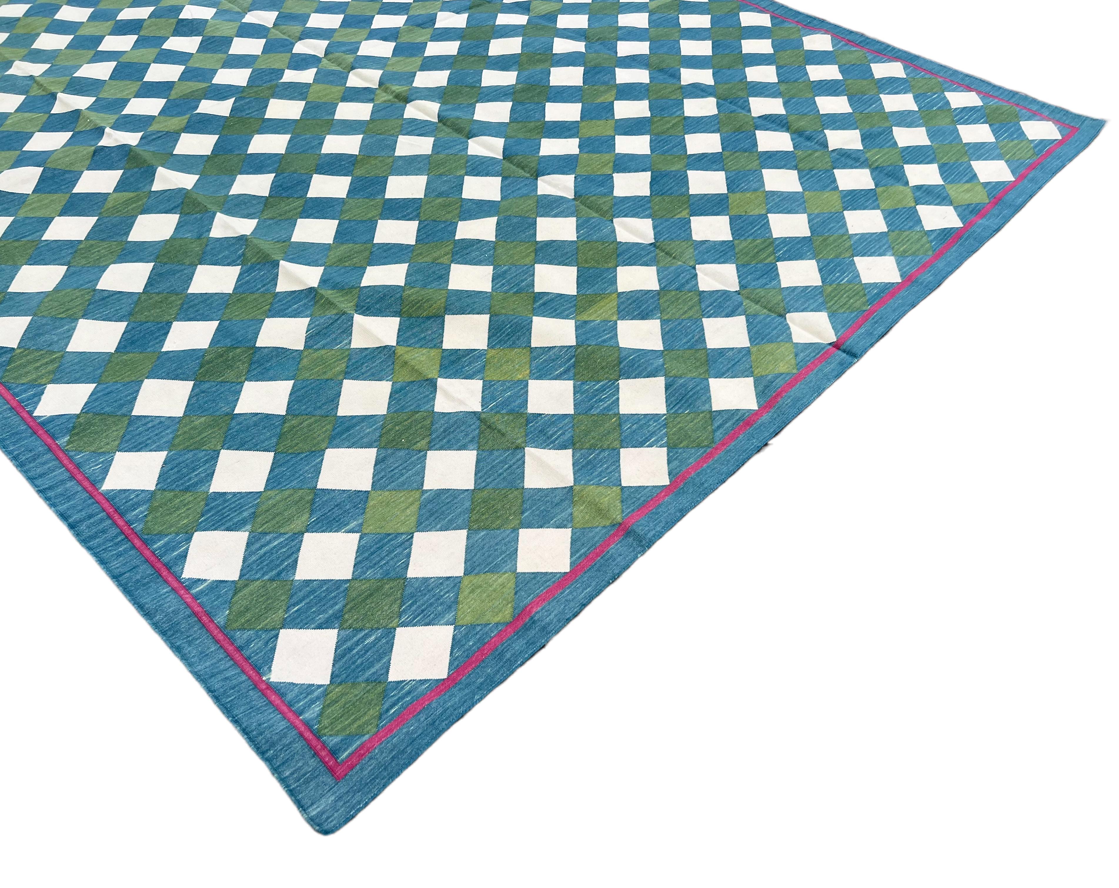 Handgefertigter Flachgewebe-Teppich aus Baumwolle, Teal Blau, Grün karierter indischer Dhurrie-Teppich (Indisch) im Angebot