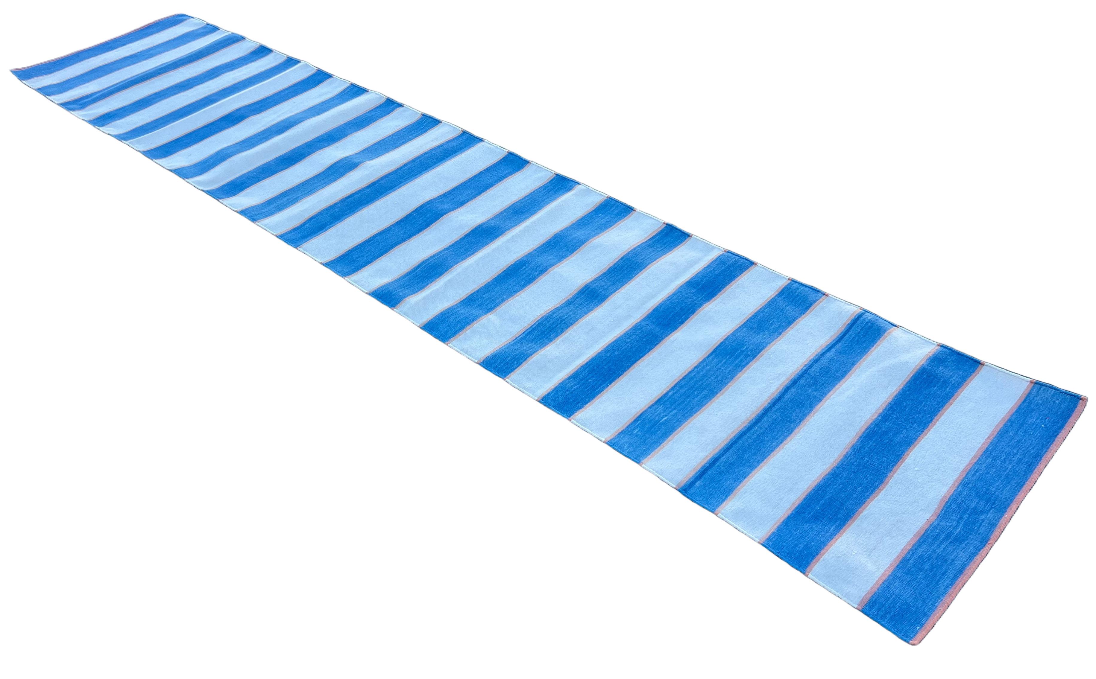 Runner a trama piatta in cotone fatto a mano, 1x10 blu, crema a strisce indiane Dhurrie in vendita 1