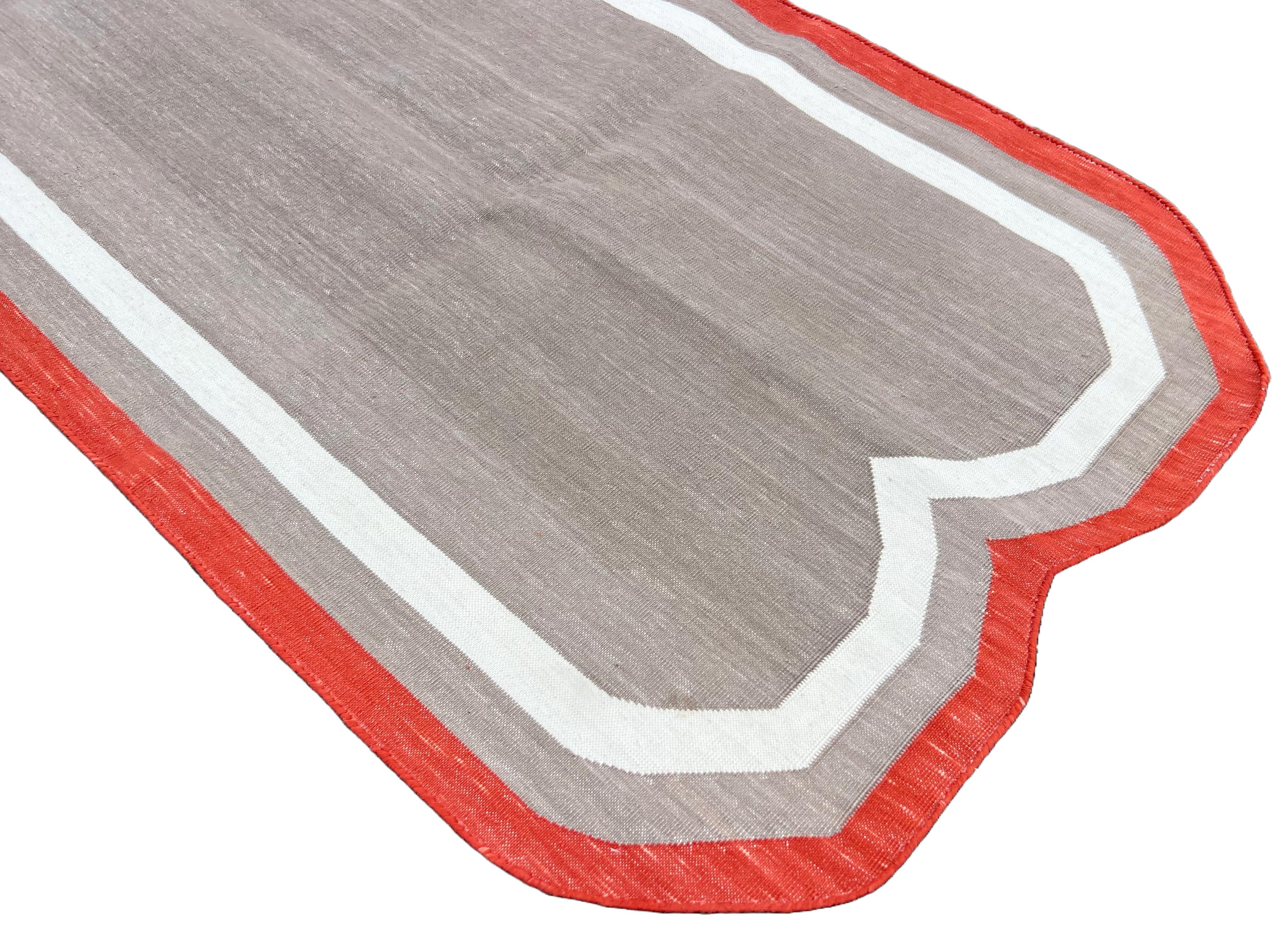 Mid-Century Modern Handmade Cotton Area Flat Weave Runner, 2.5x7 Beige, Red Scallop Indian Dhurrie For Sale