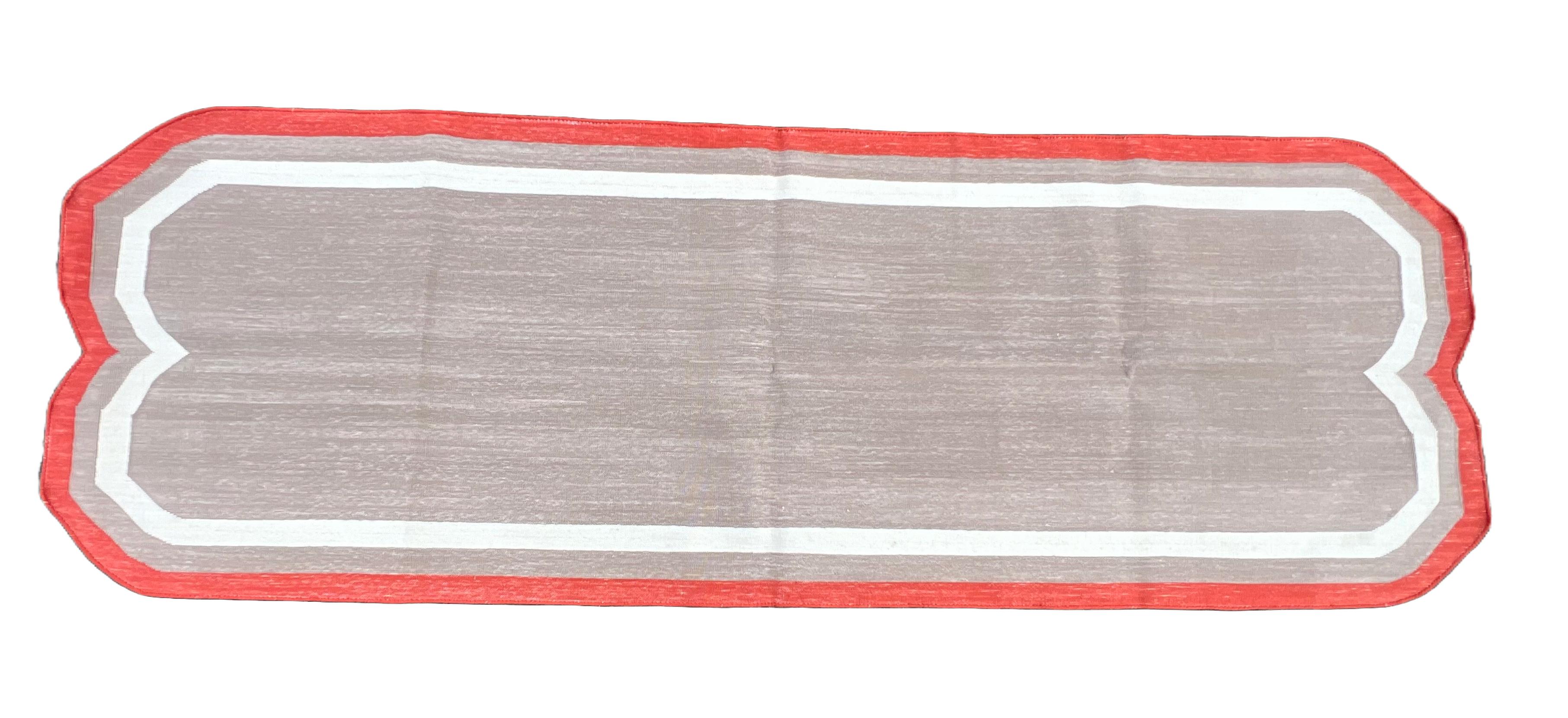 Hand-Woven Handmade Cotton Area Flat Weave Runner, 2.5x7 Beige, Red Scallop Indian Dhurrie For Sale